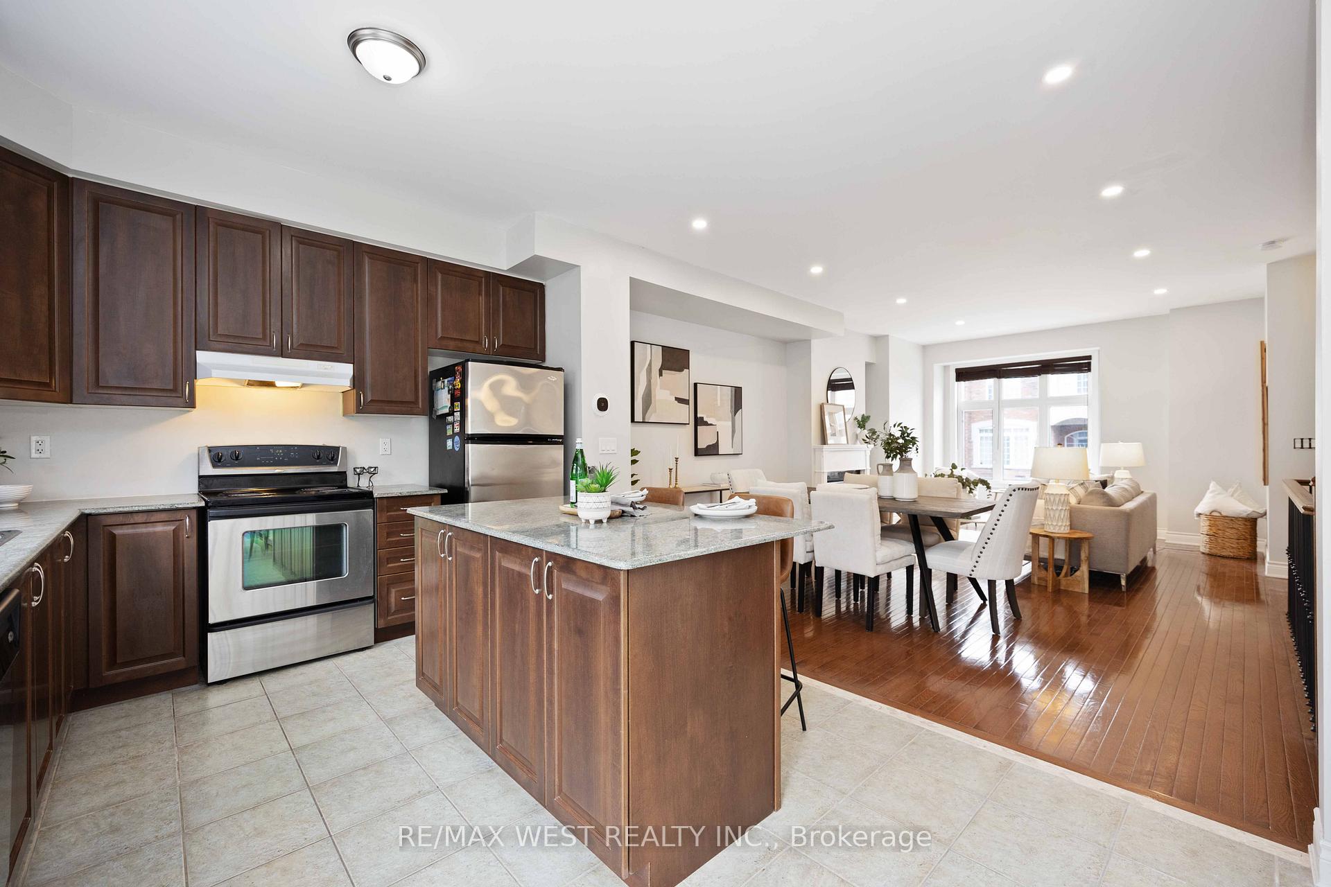 Photo 19 of 17 John Frank Road, Vaughan, East Woodbridge — HOMEH