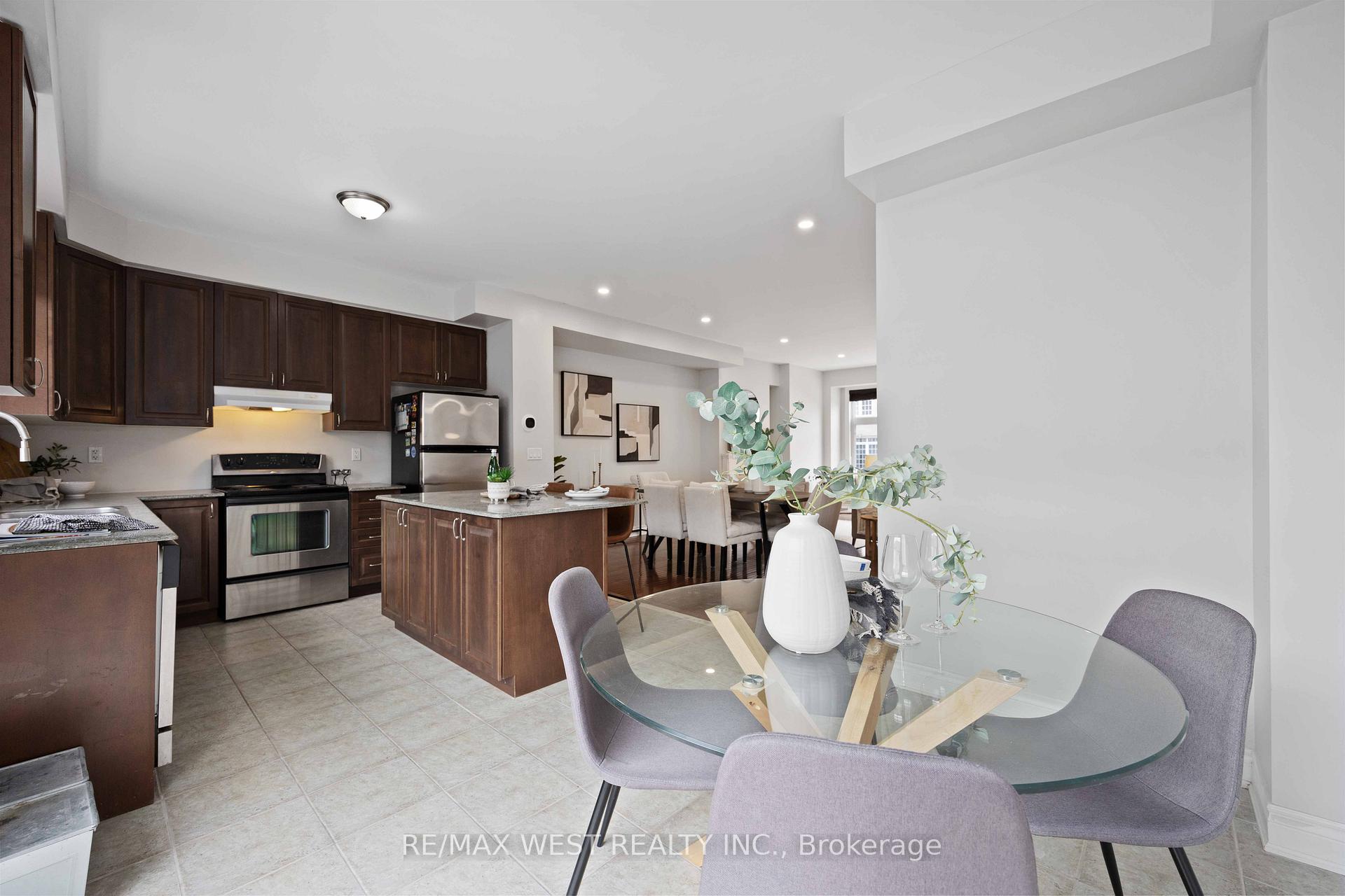Photo 24 of 17 John Frank Road, Vaughan, East Woodbridge — HOMEH