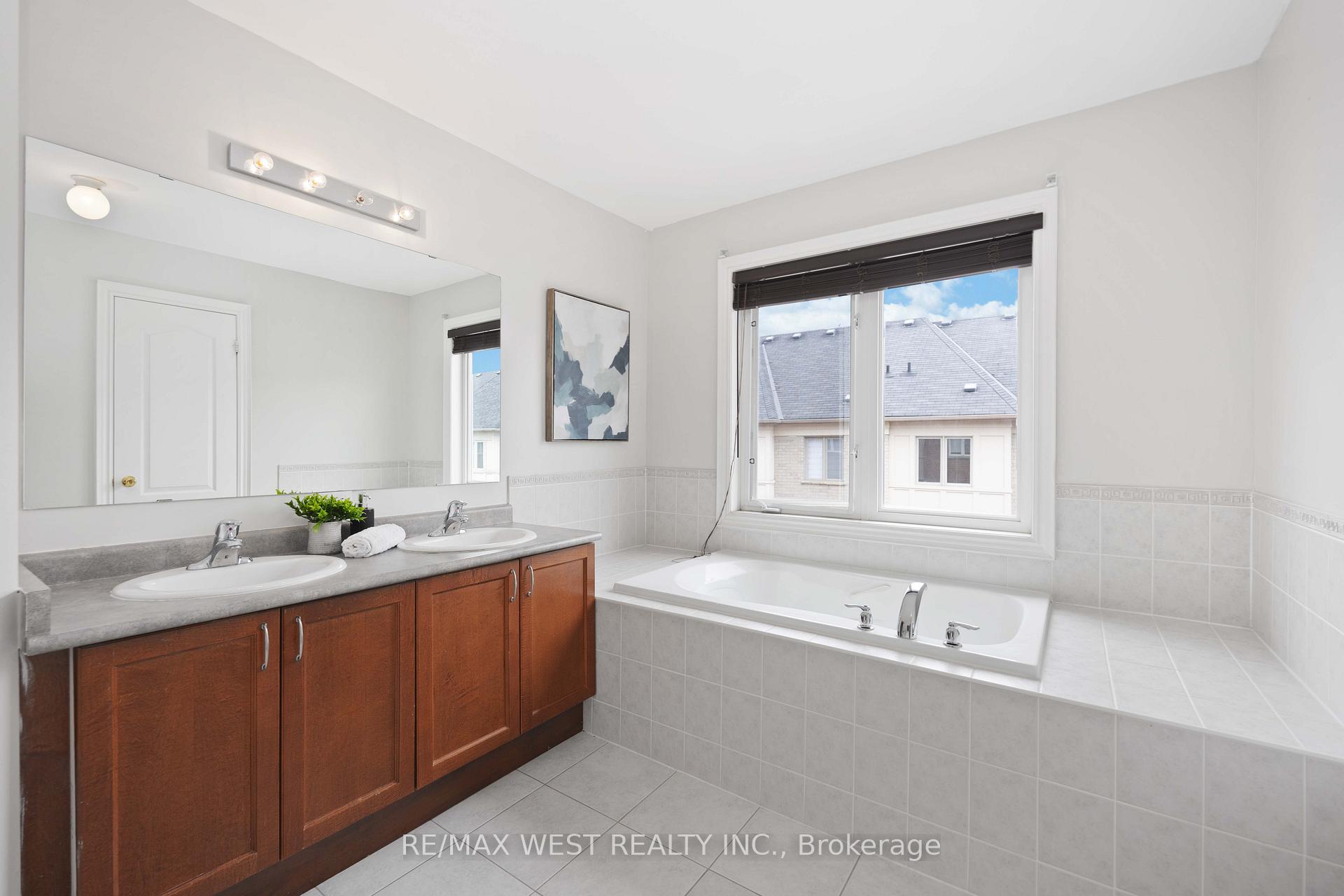 Photo 31 of 17 John Frank Road, Vaughan, East Woodbridge — HOMEH