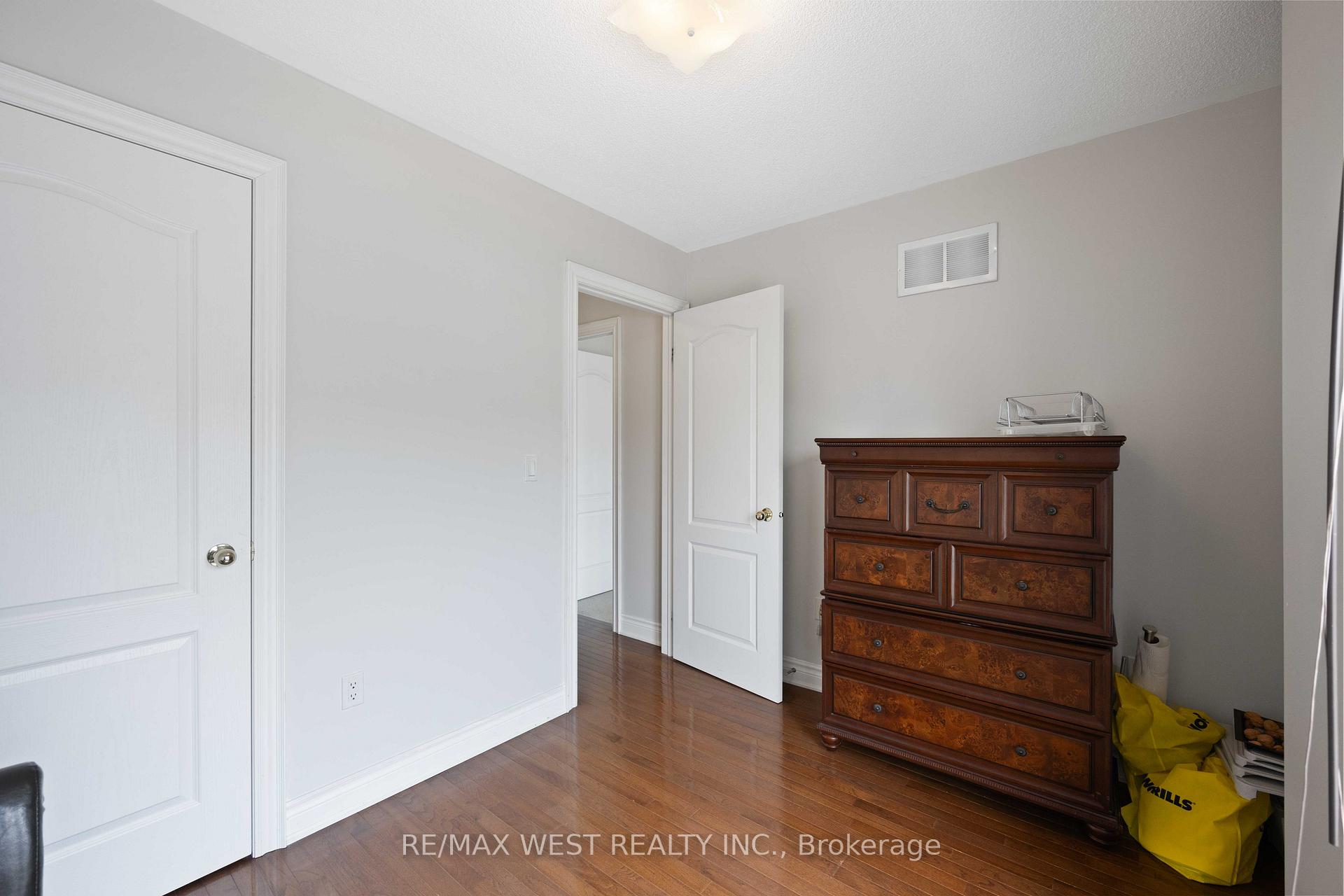 Photo 34 of 17 John Frank Road, Vaughan, East Woodbridge — HOMEH