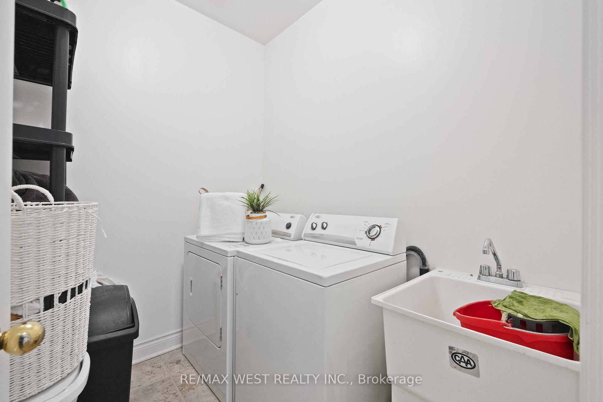 Photo 36 of 17 John Frank Road, Vaughan, East Woodbridge — HOMEH