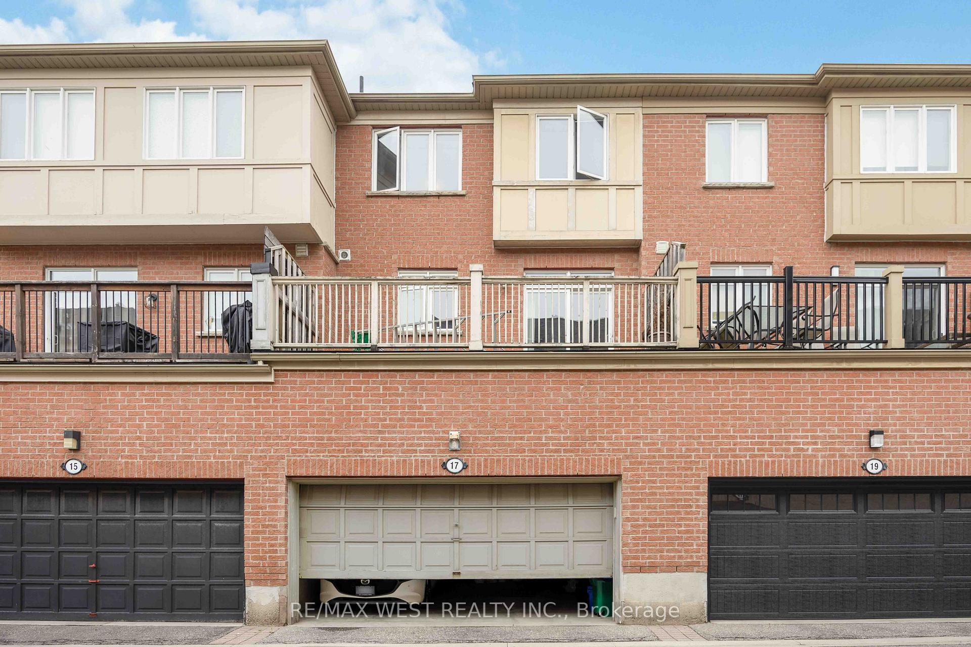 Photo 37 of 17 John Frank Road, Vaughan, East Woodbridge — HOMEH