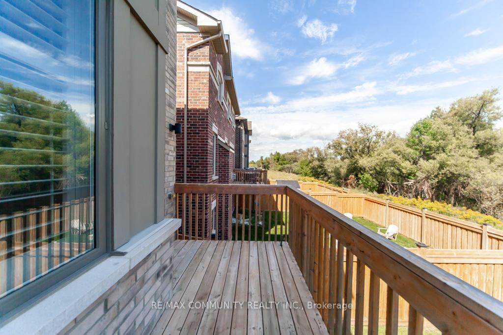 Photo 12 of 70 Barkerville Drive, Whitby, Lynde Creek — HOMEH