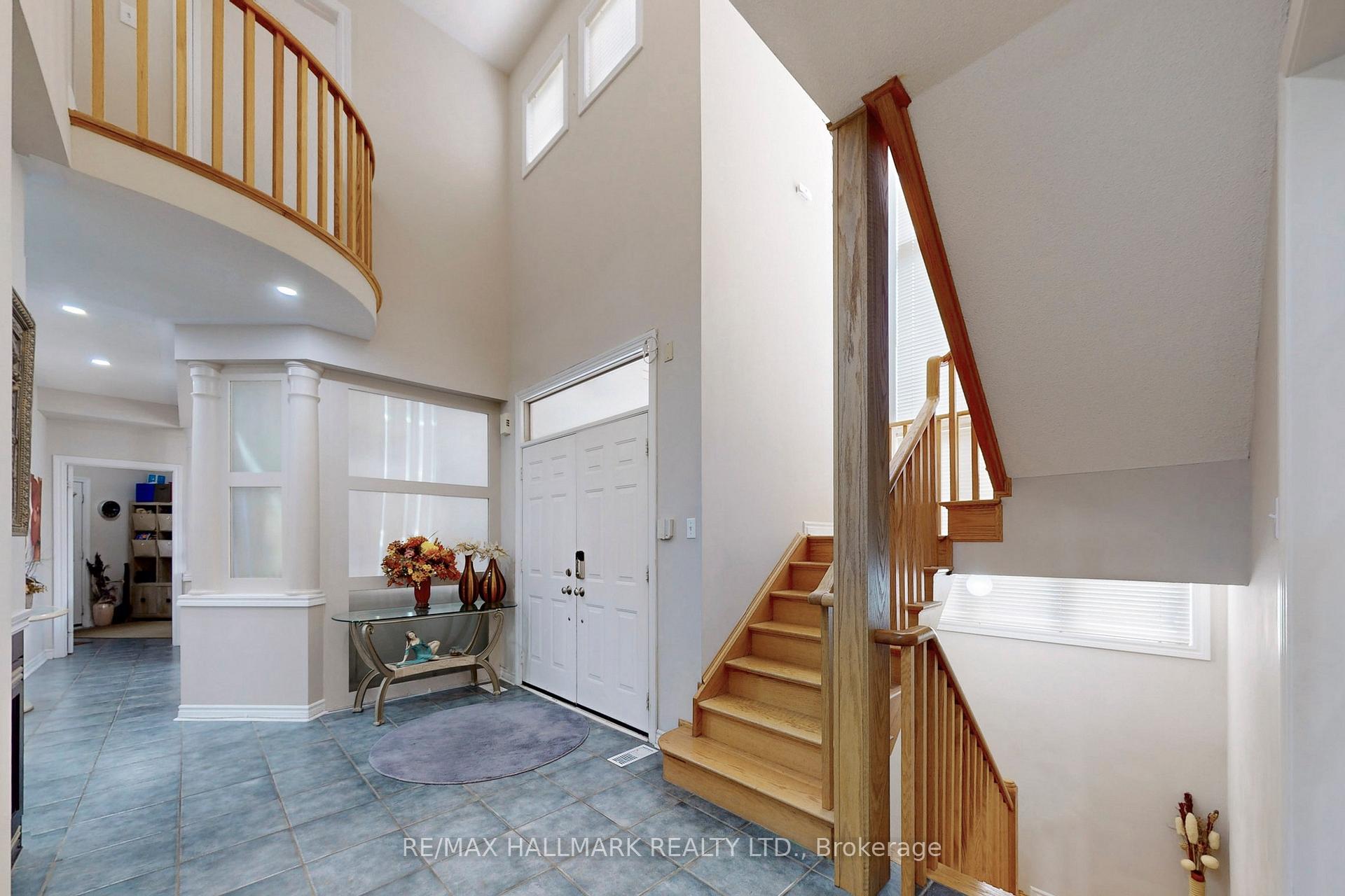 Photo 11 of 151 Nevada Crescent, Vaughan, Rural Vaughan — HOMEH