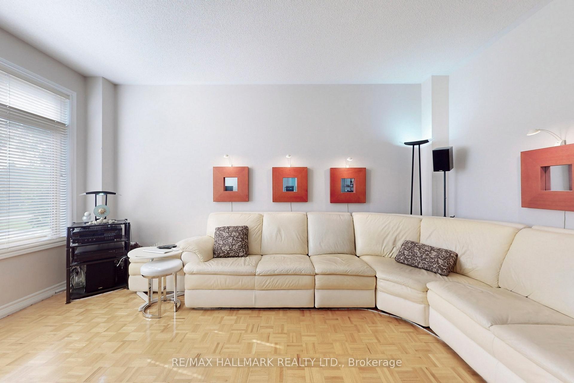 Photo 12 of 151 Nevada Crescent, Vaughan, Rural Vaughan — HOMEH