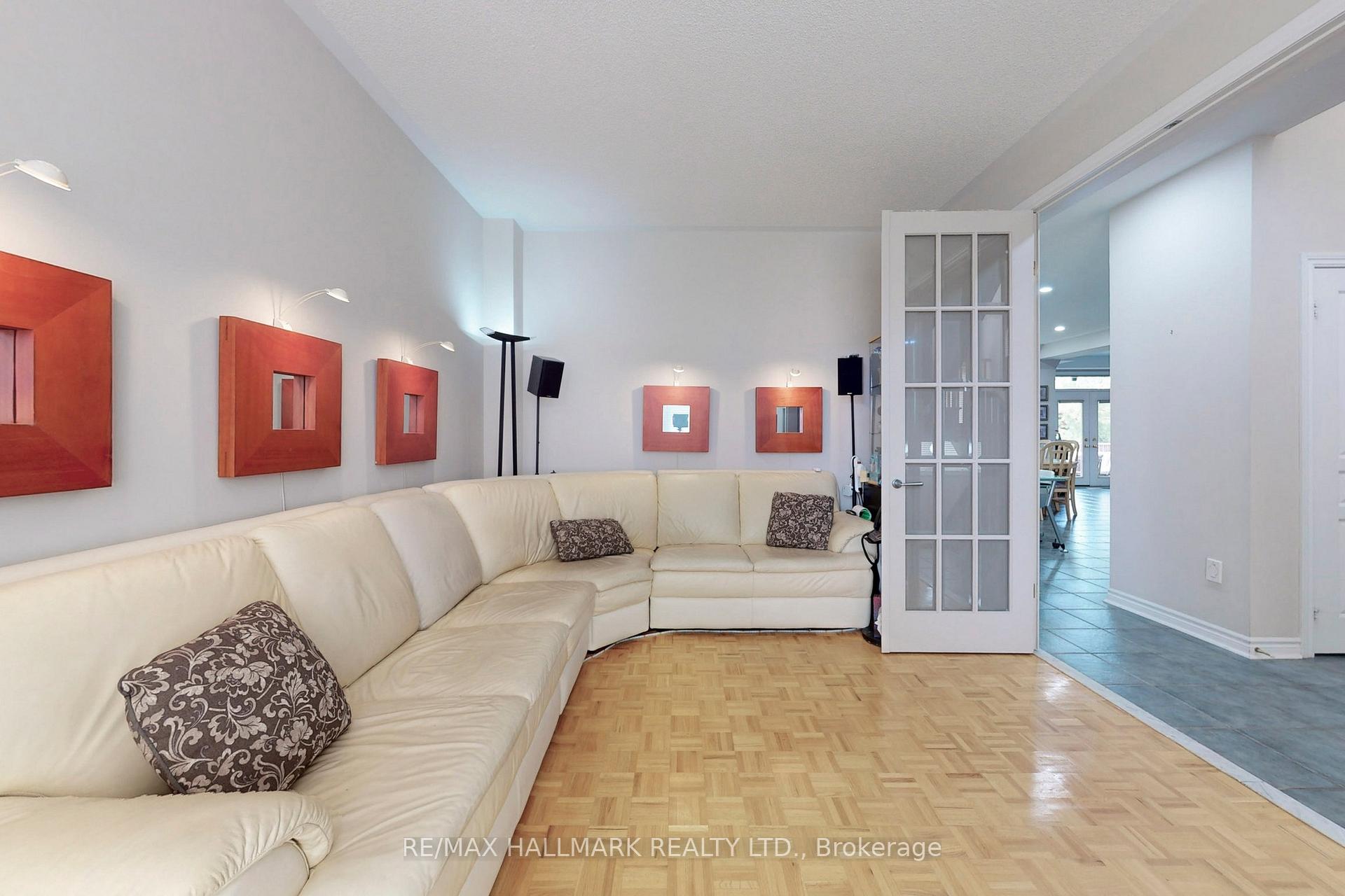 Photo 13 of 151 Nevada Crescent, Vaughan, Rural Vaughan — HOMEH