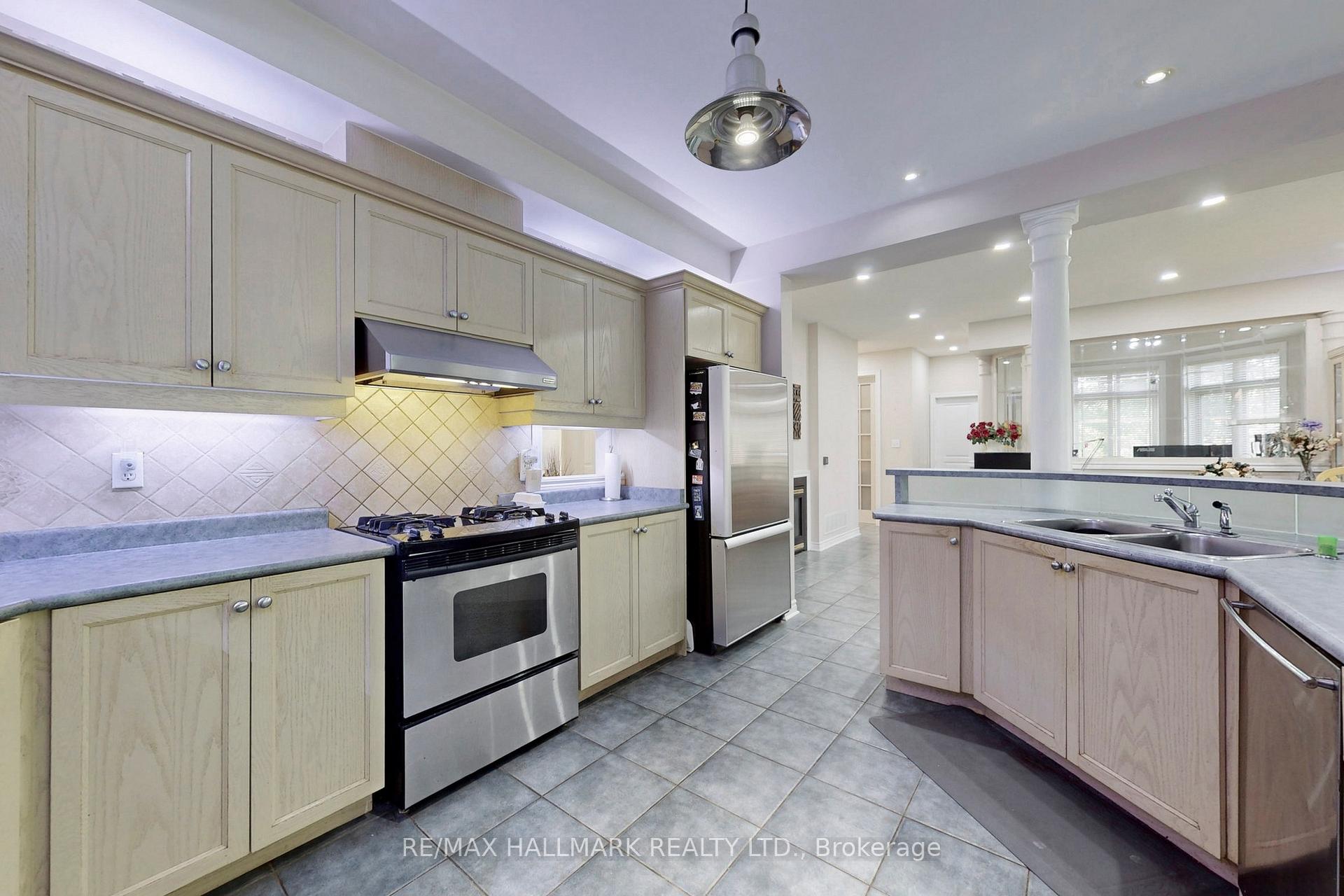 Photo 17 of 151 Nevada Crescent, Vaughan, Rural Vaughan — HOMEH