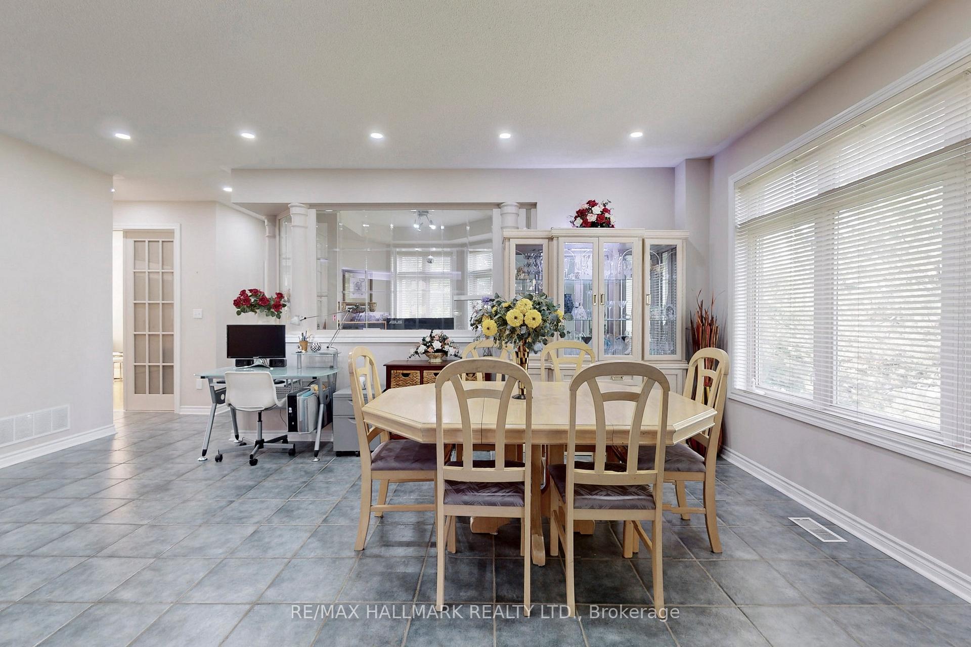 Photo 21 of 151 Nevada Crescent, Vaughan, Rural Vaughan — HOMEH