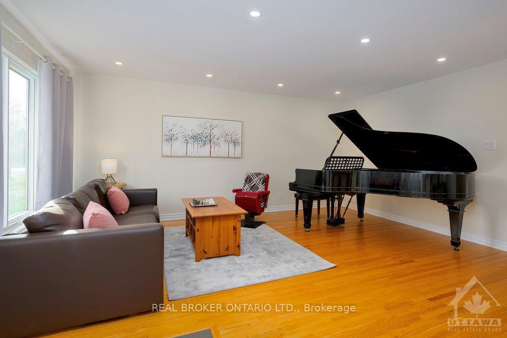 Photo 4 of 2368 Jefferson Street, Ottawa, Guildwood Estates - Urbandale Acres — HOMEH