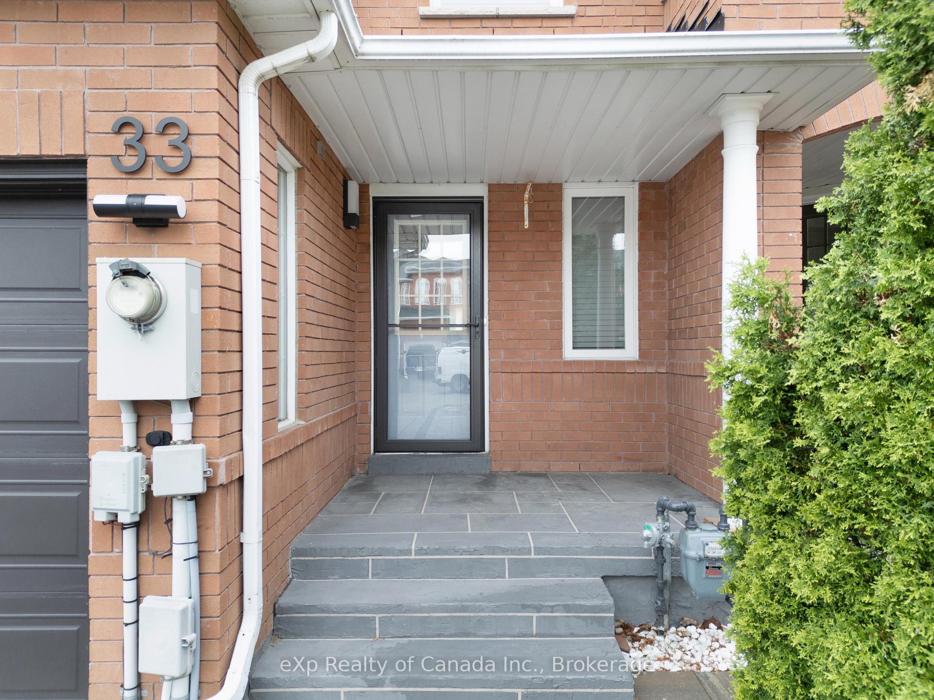 Photo 2 of 33 Piazza Crescent, Vaughan, West Woodbridge — HOMEH