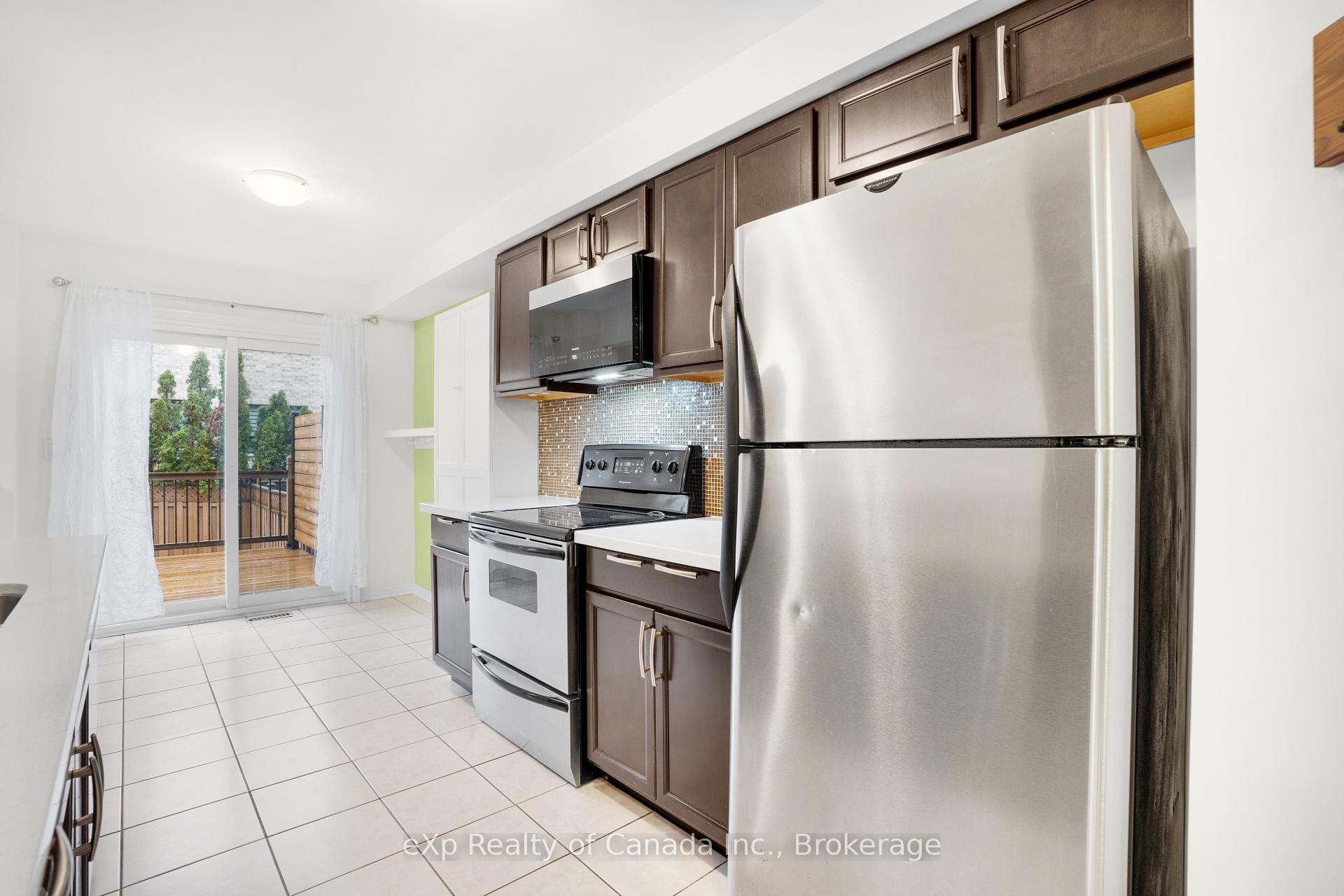 Photo 5 of 33 Piazza Crescent, Vaughan, West Woodbridge — HOMEH
