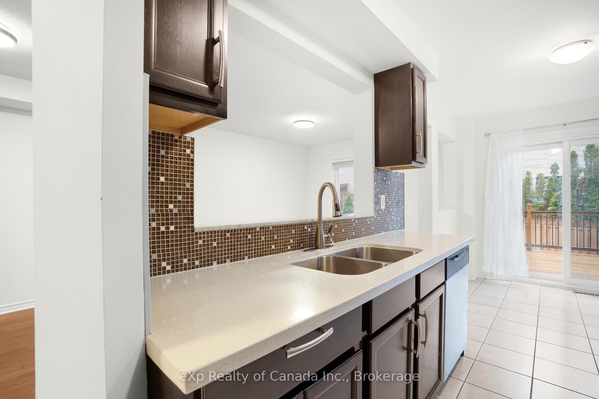Photo 6 of 33 Piazza Crescent, Vaughan, West Woodbridge — HOMEH