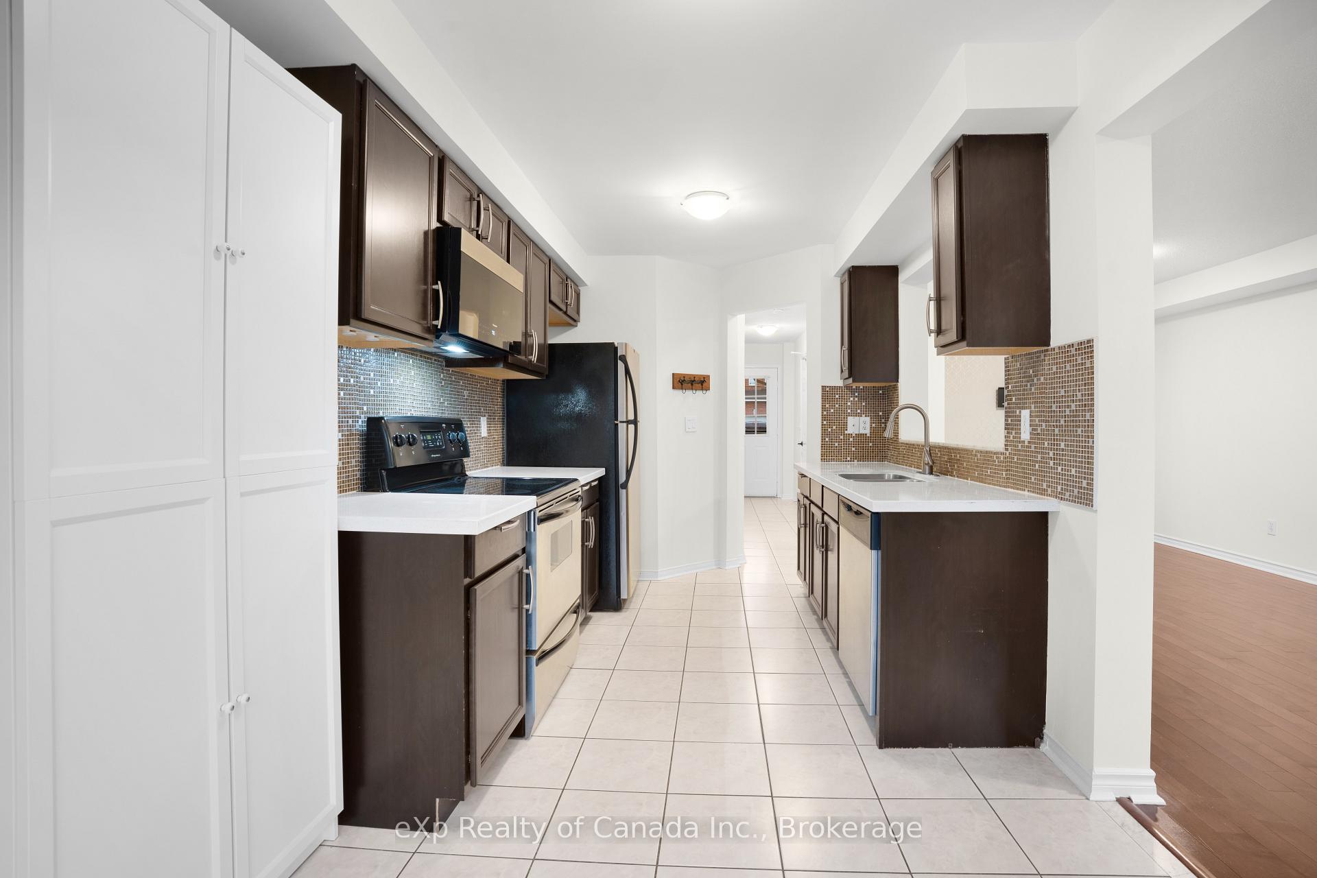 Photo 7 of 33 Piazza Crescent, Vaughan, West Woodbridge — HOMEH