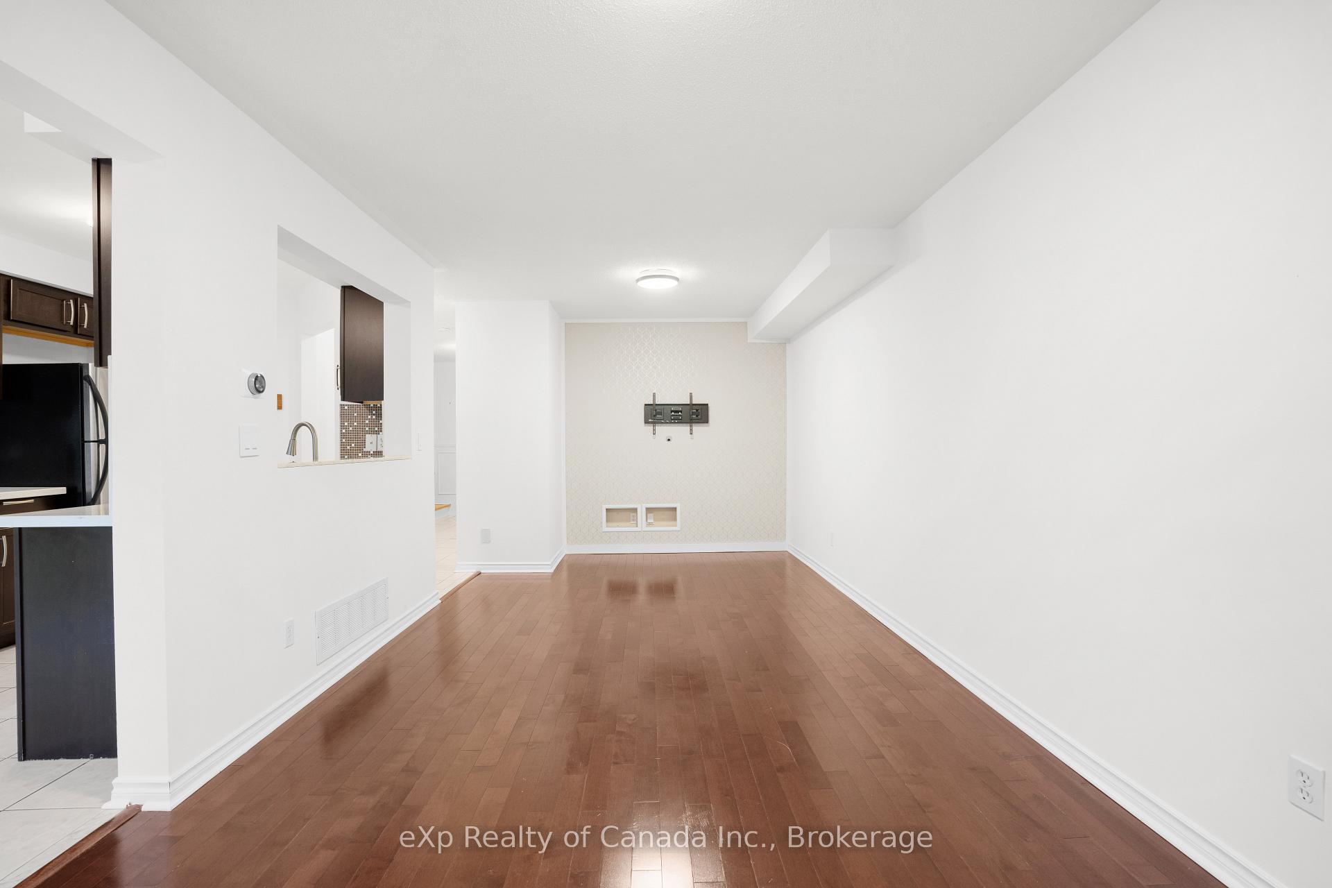 Photo 8 of 33 Piazza Crescent, Vaughan, West Woodbridge — HOMEH