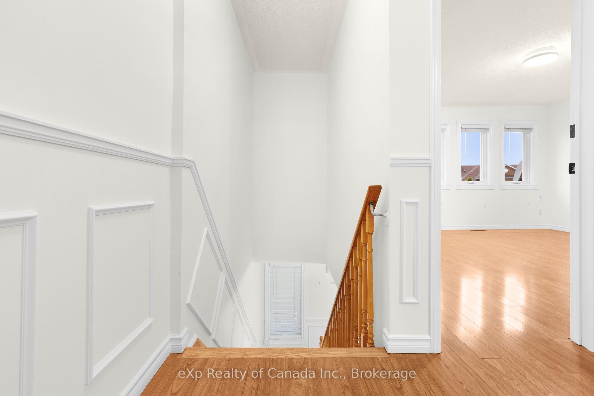 Photo 11 of 33 Piazza Crescent, Vaughan, West Woodbridge — HOMEH