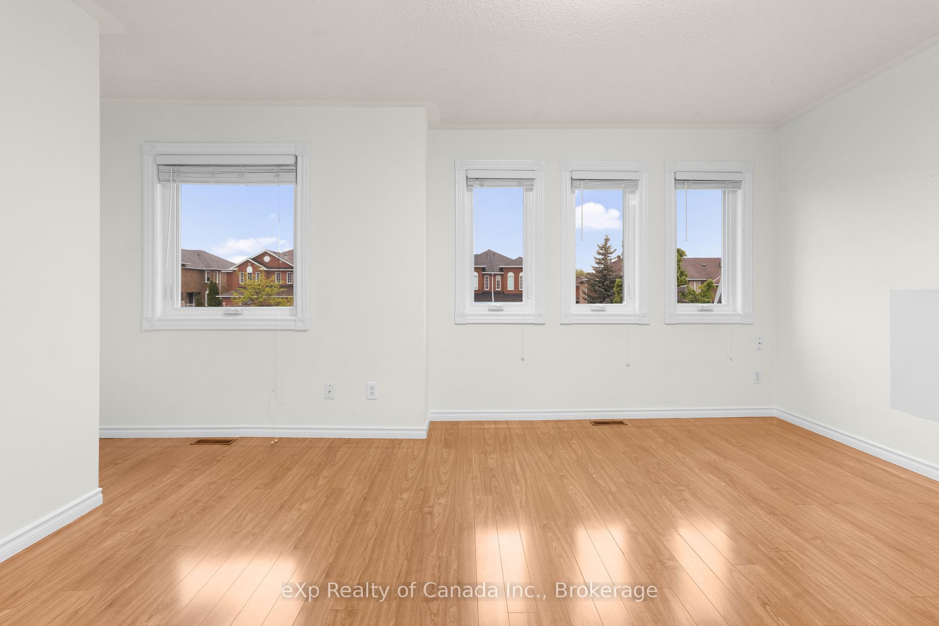 Photo 12 of 33 Piazza Crescent, Vaughan, West Woodbridge — HOMEH