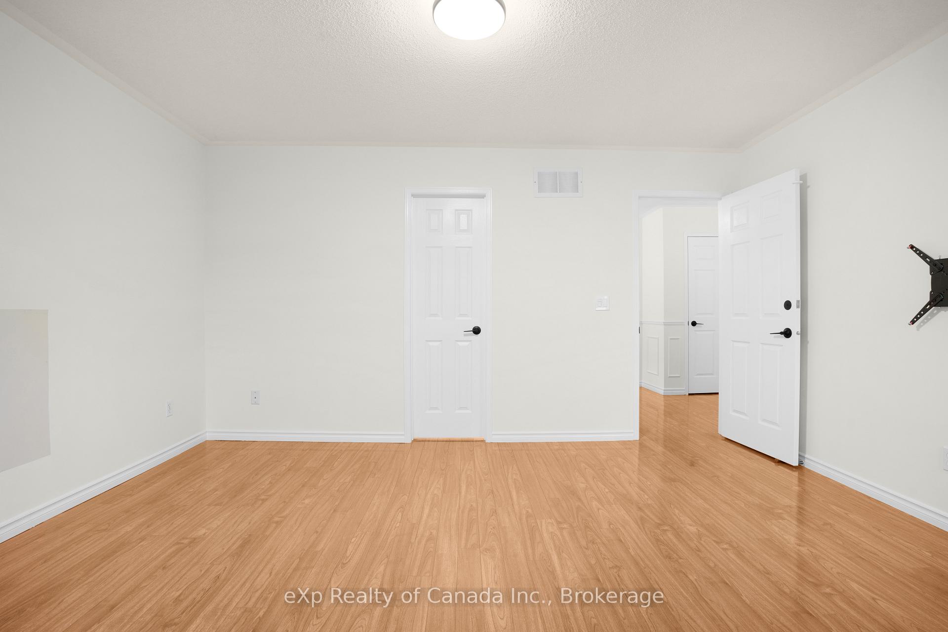 Photo 13 of 33 Piazza Crescent, Vaughan, West Woodbridge — HOMEH