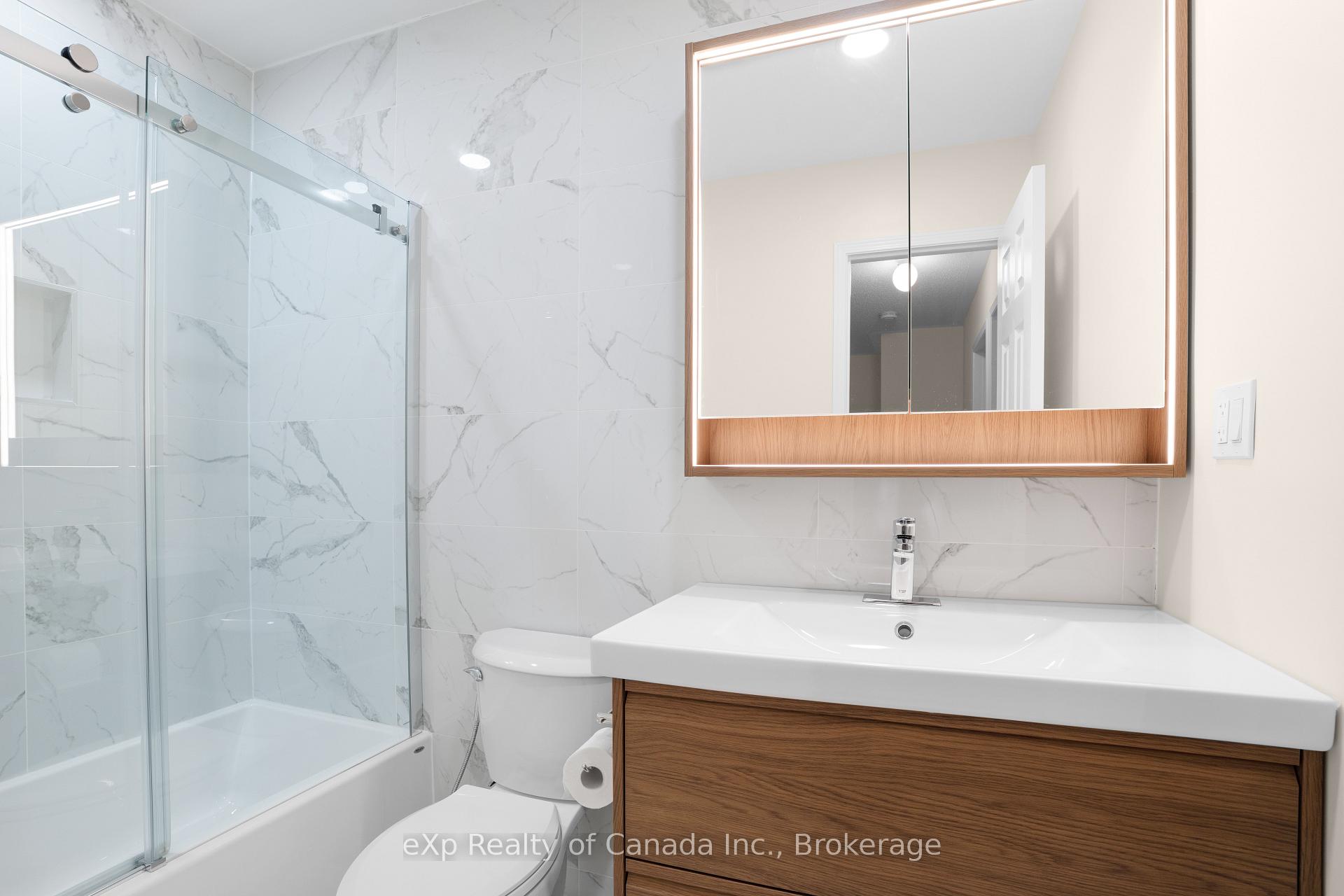 Photo 14 of 33 Piazza Crescent, Vaughan, West Woodbridge — HOMEH