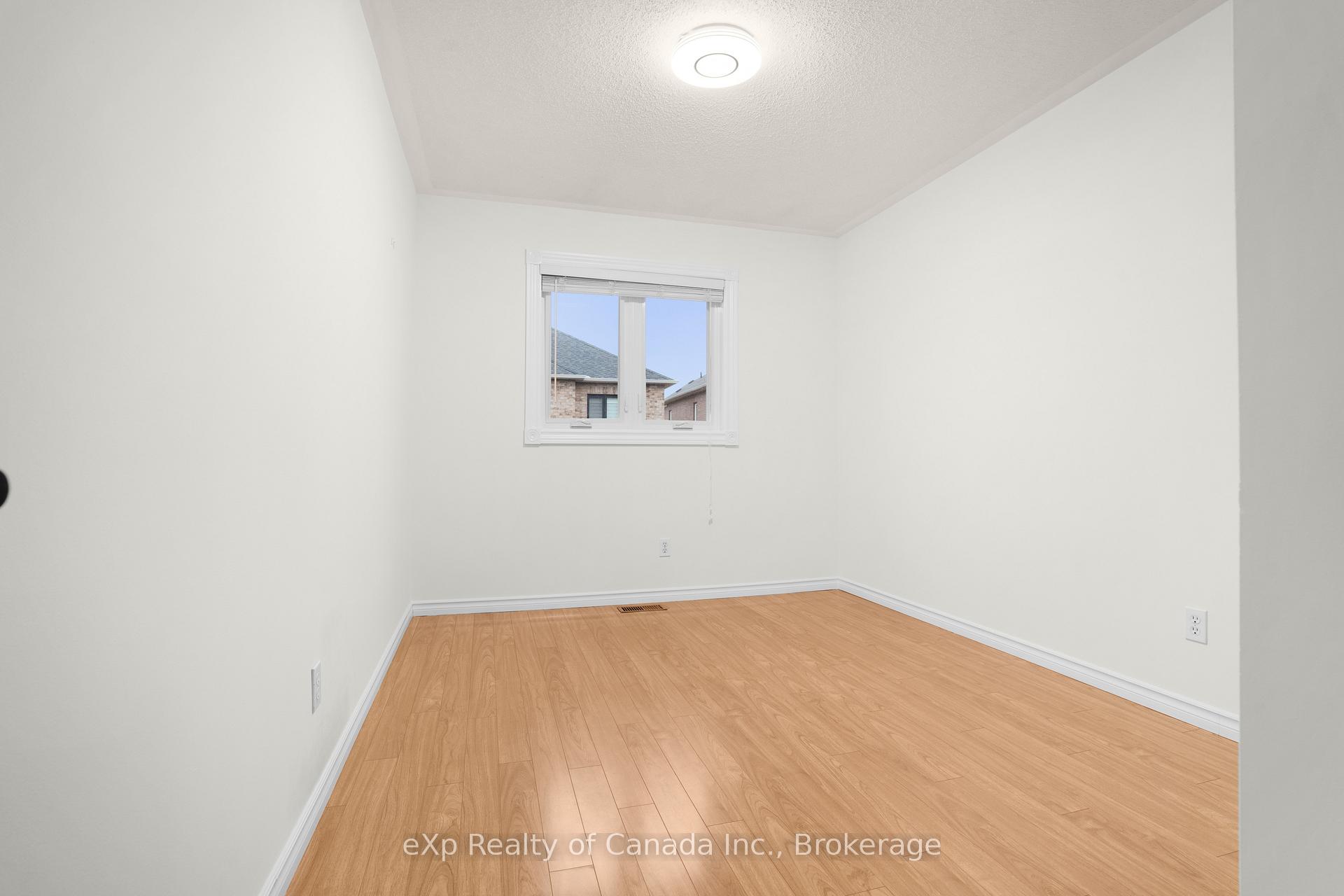Photo 15 of 33 Piazza Crescent, Vaughan, West Woodbridge — HOMEH