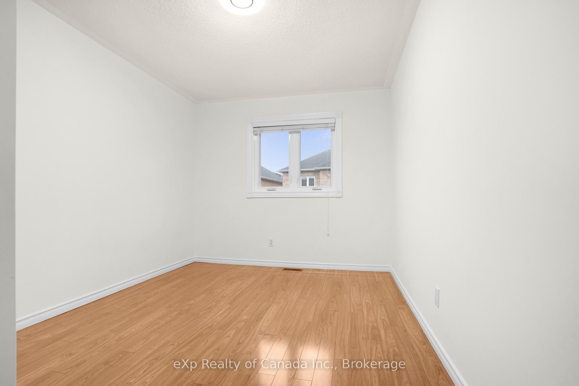 Photo 17 of 33 Piazza Crescent, Vaughan, West Woodbridge — HOMEH