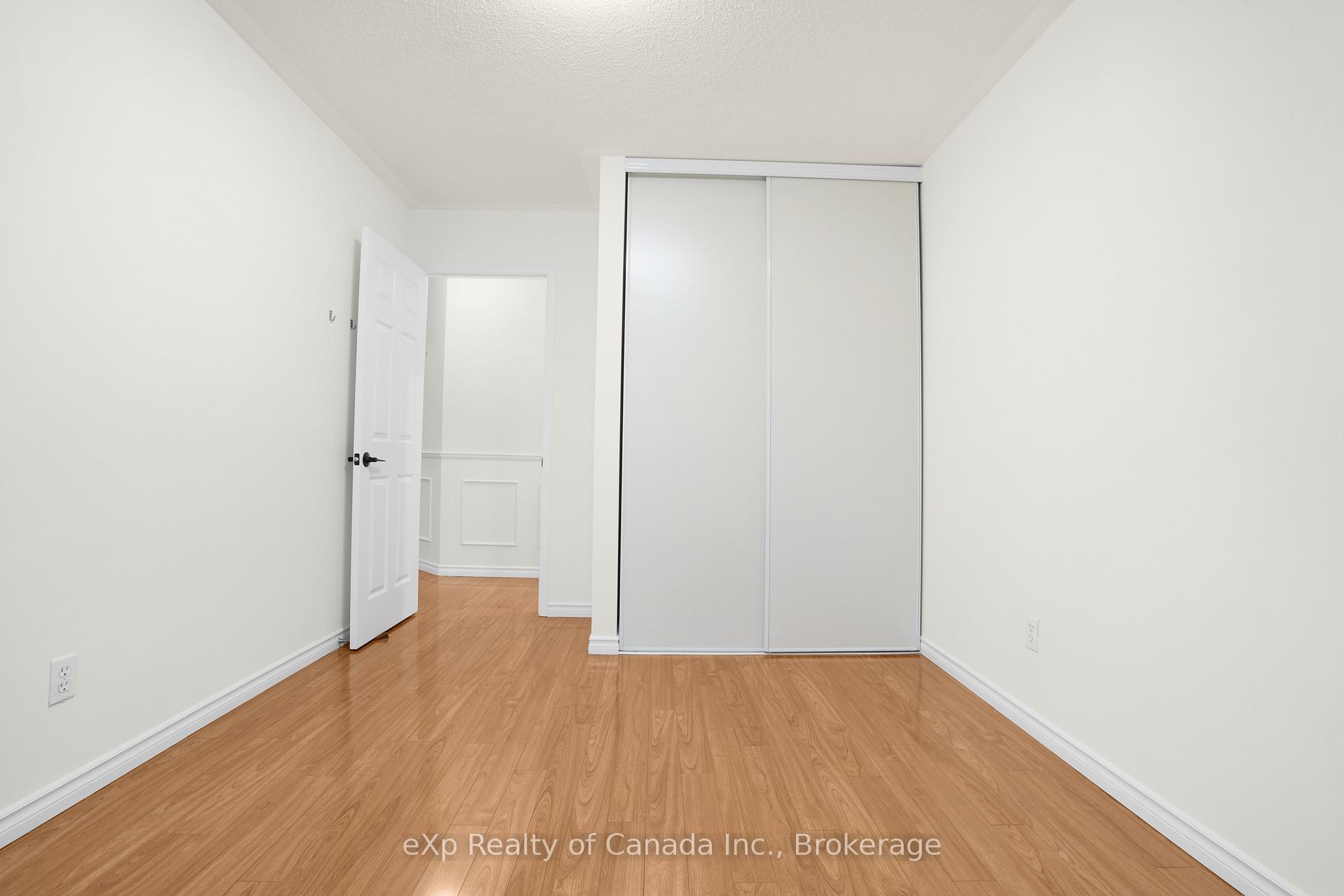Photo 18 of 33 Piazza Crescent, Vaughan, West Woodbridge — HOMEH
