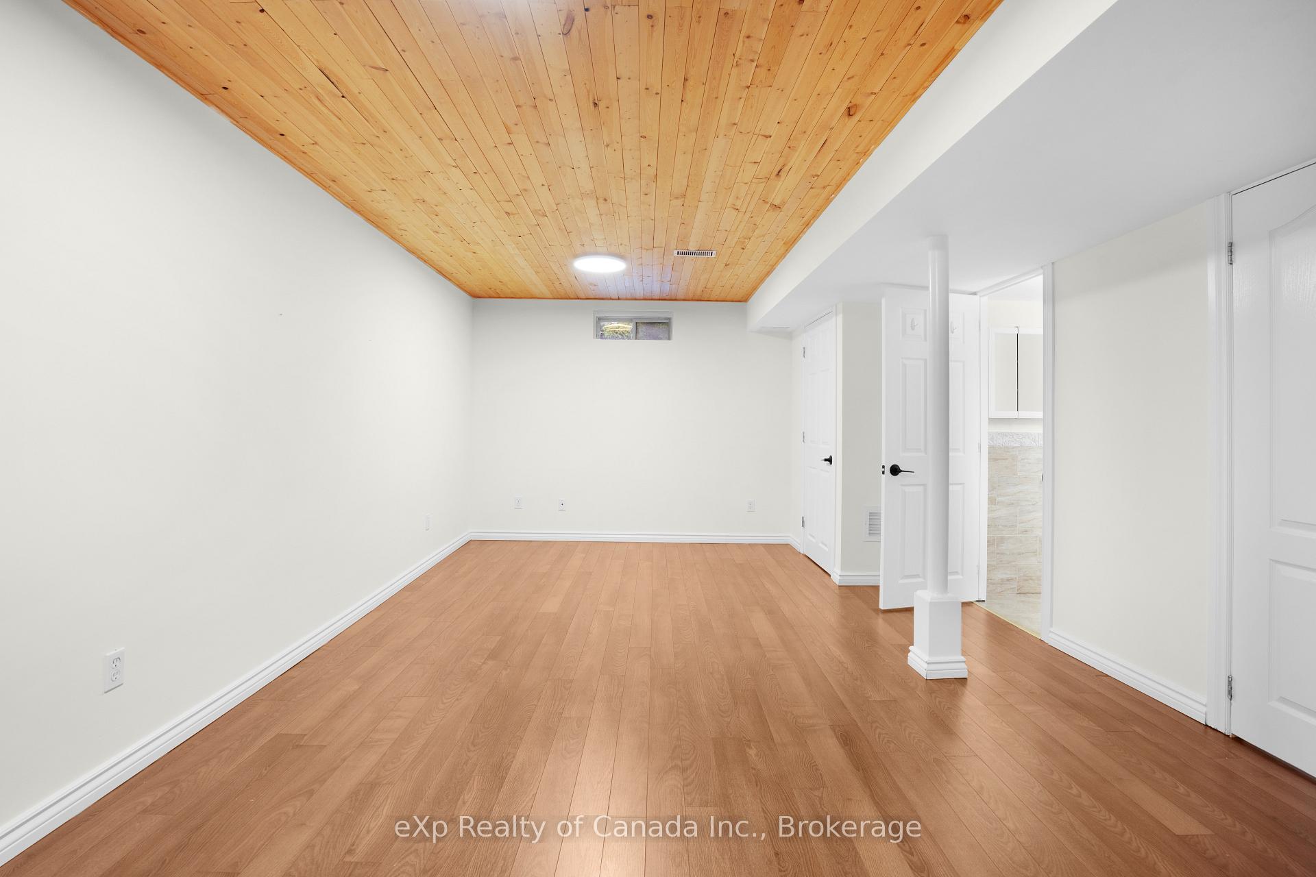 Photo 20 of 33 Piazza Crescent, Vaughan, West Woodbridge — HOMEH