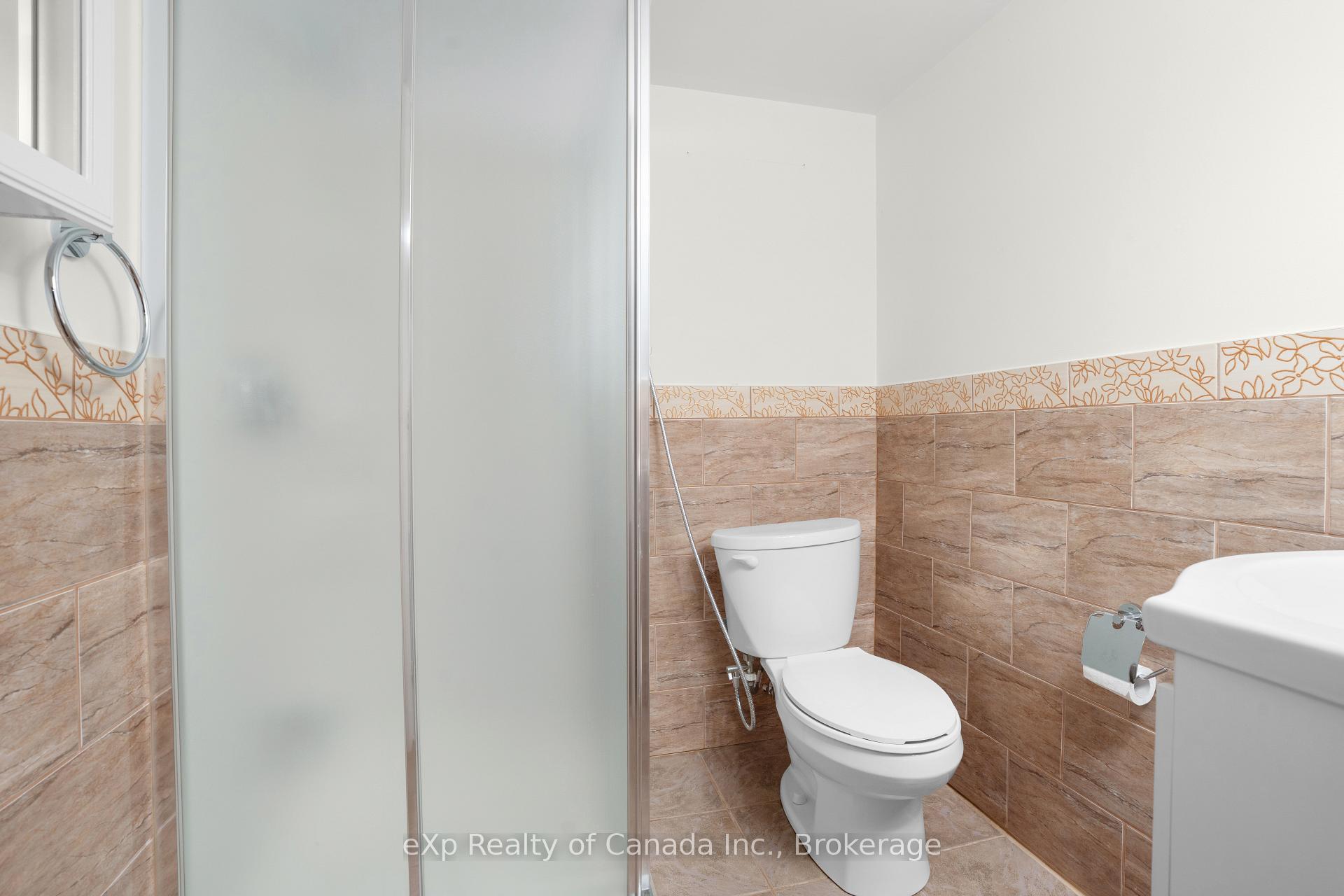 Photo 21 of 33 Piazza Crescent, Vaughan, West Woodbridge — HOMEH