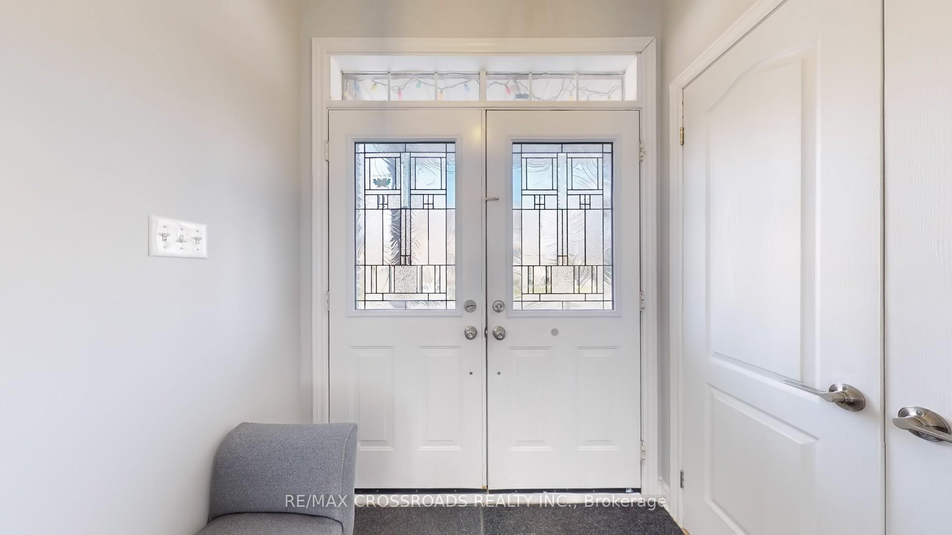 Photo 4 of 68 Arco Circle, Vaughan, Maple — HOMEH