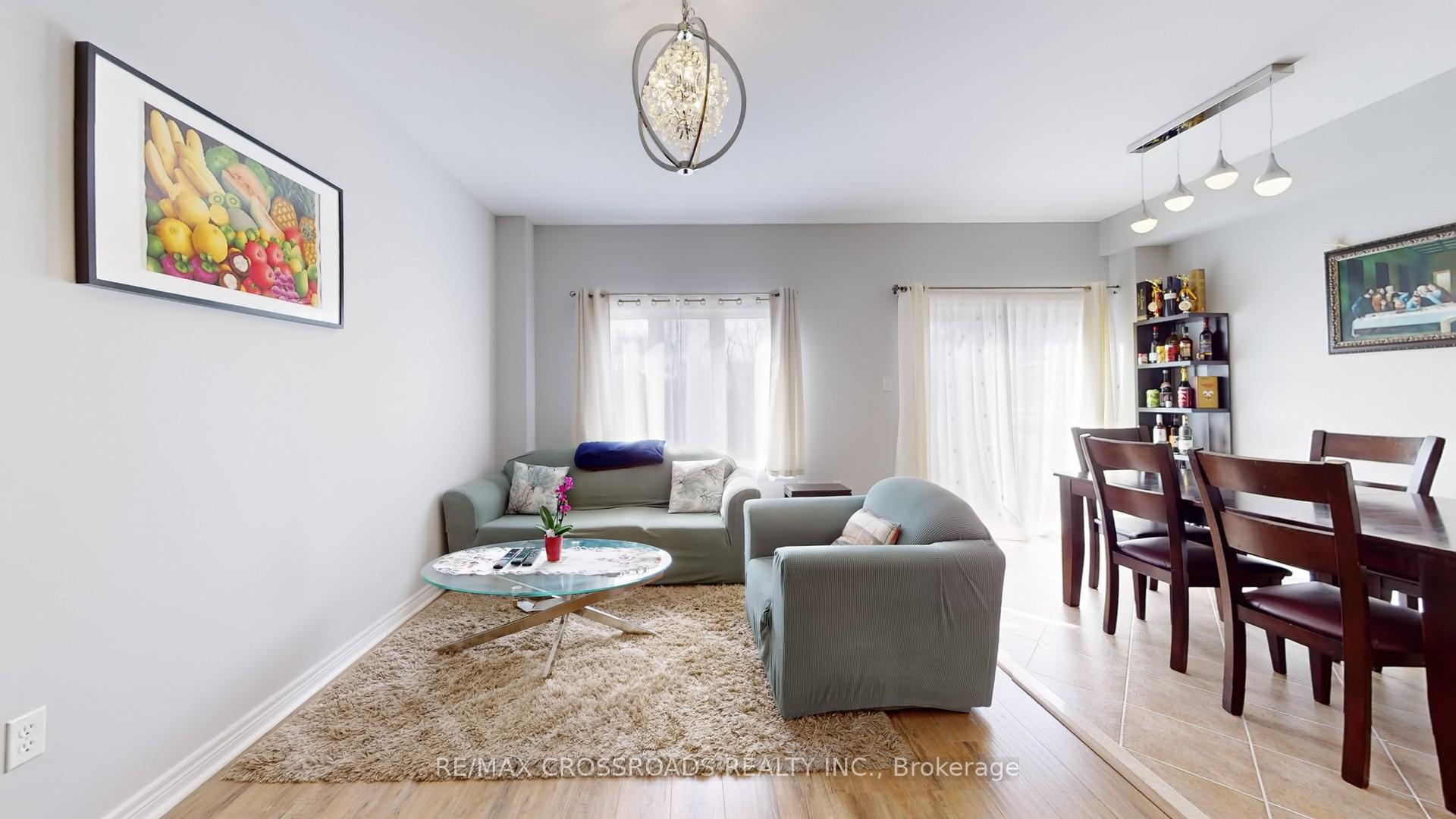 Photo 5 of 68 Arco Circle, Vaughan, Maple — HOMEH