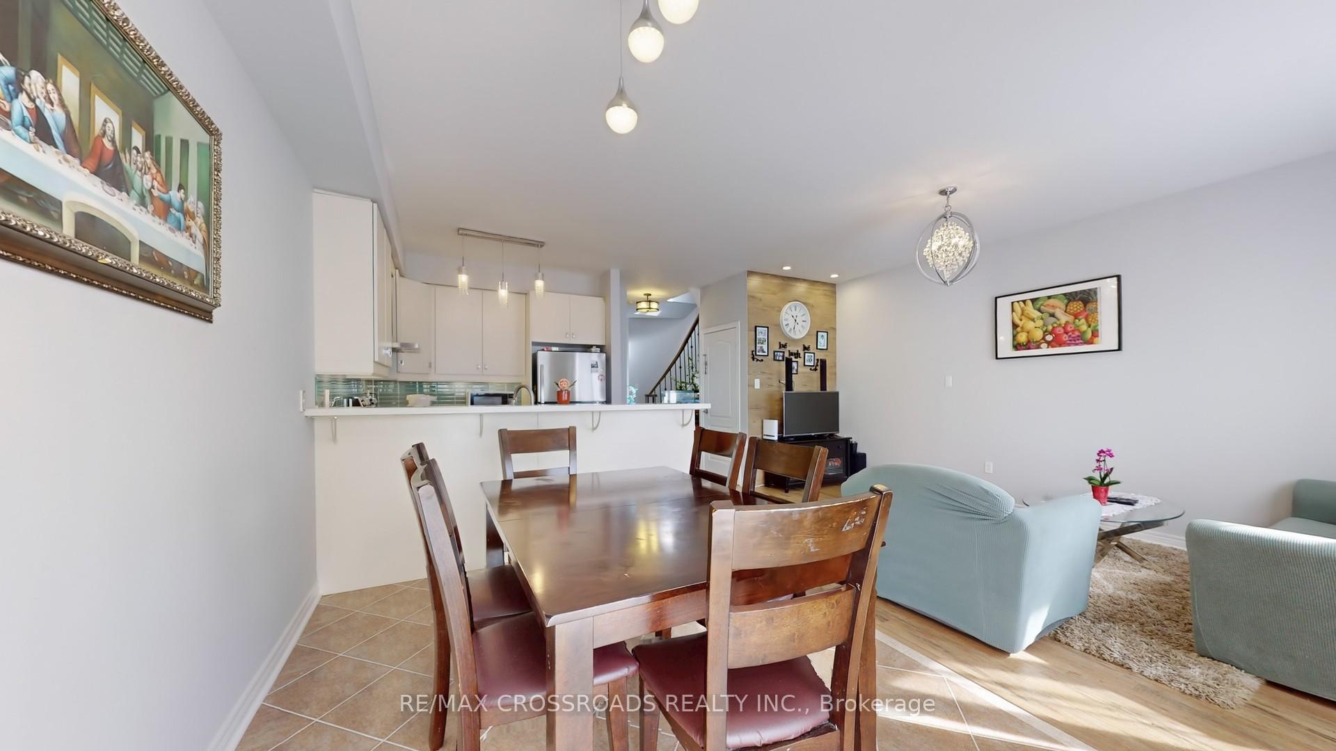 Photo 7 of 68 Arco Circle, Vaughan, Maple — HOMEH