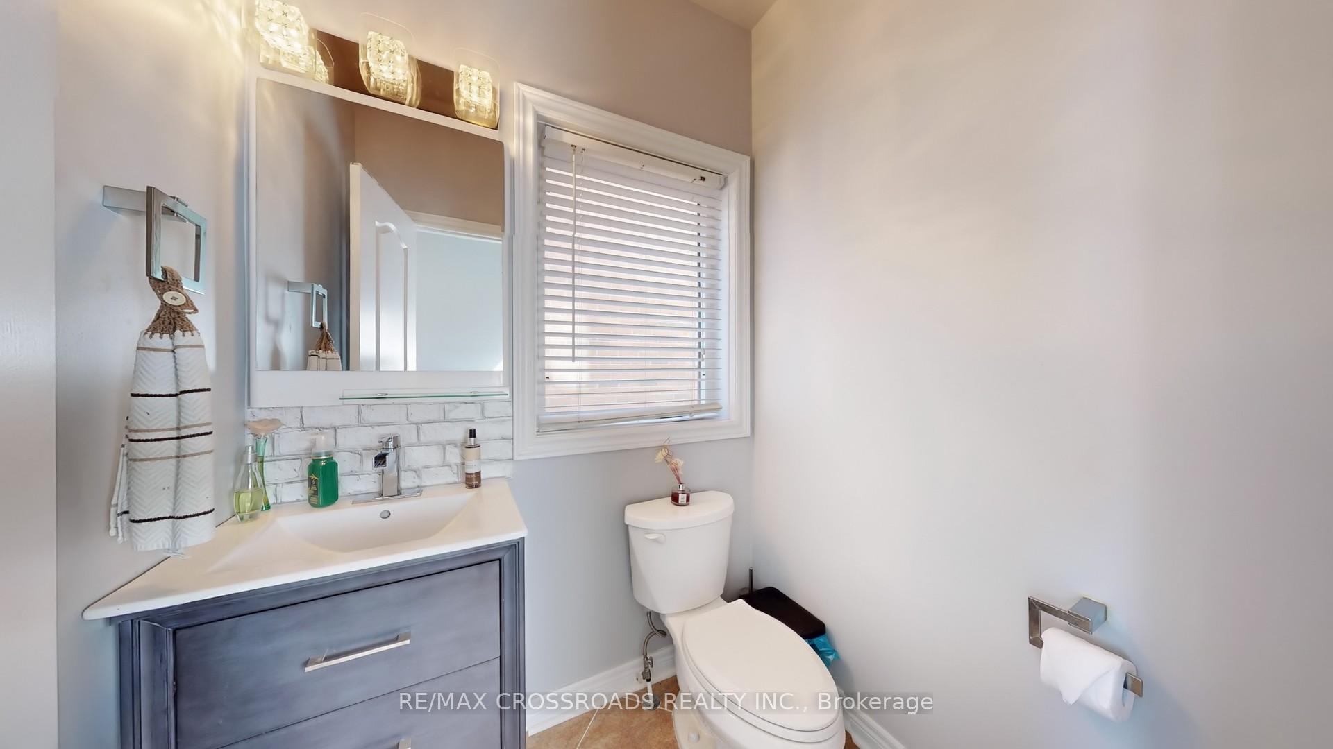 Photo 8 of 68 Arco Circle, Vaughan, Maple — HOMEH
