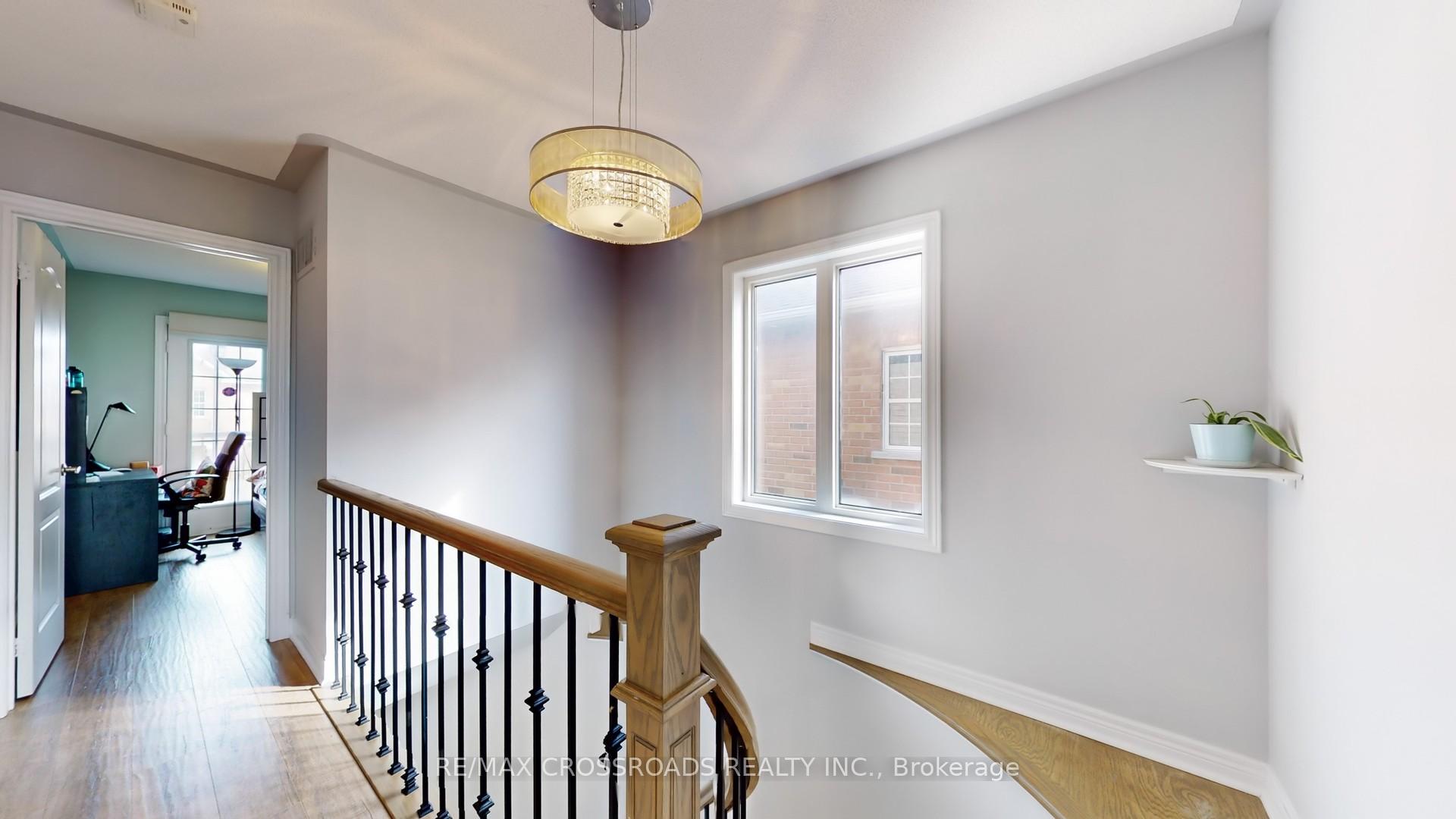 Photo 10 of 68 Arco Circle, Vaughan, Maple — HOMEH