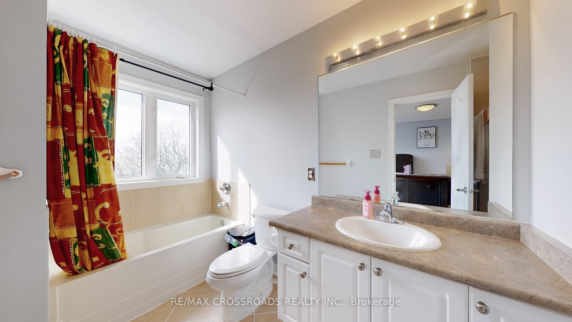 Photo 15 of 68 Arco Circle, Vaughan, Maple — HOMEH