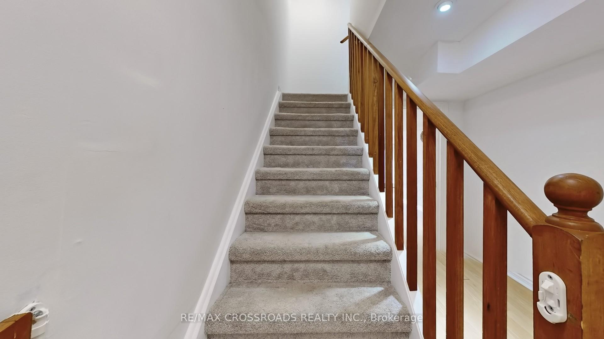Photo 20 of 68 Arco Circle, Vaughan, Maple — HOMEH