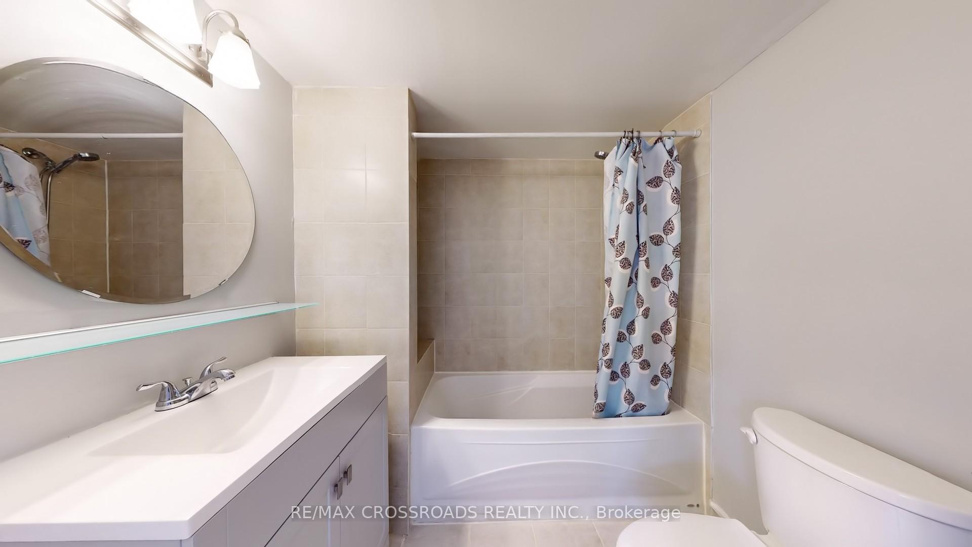 Photo 24 of 68 Arco Circle, Vaughan, Maple — HOMEH