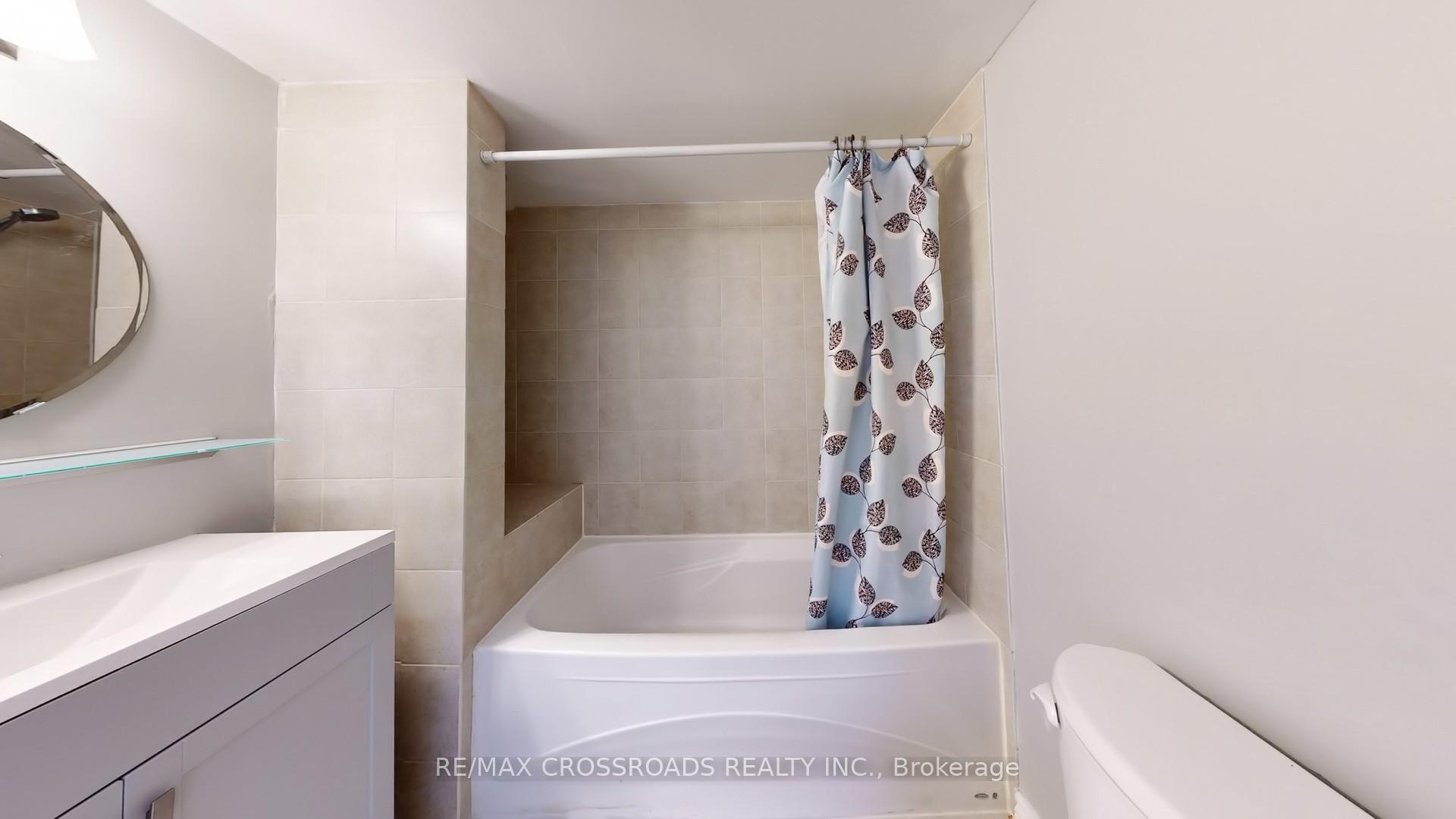 Photo 25 of 68 Arco Circle, Vaughan, Maple — HOMEH