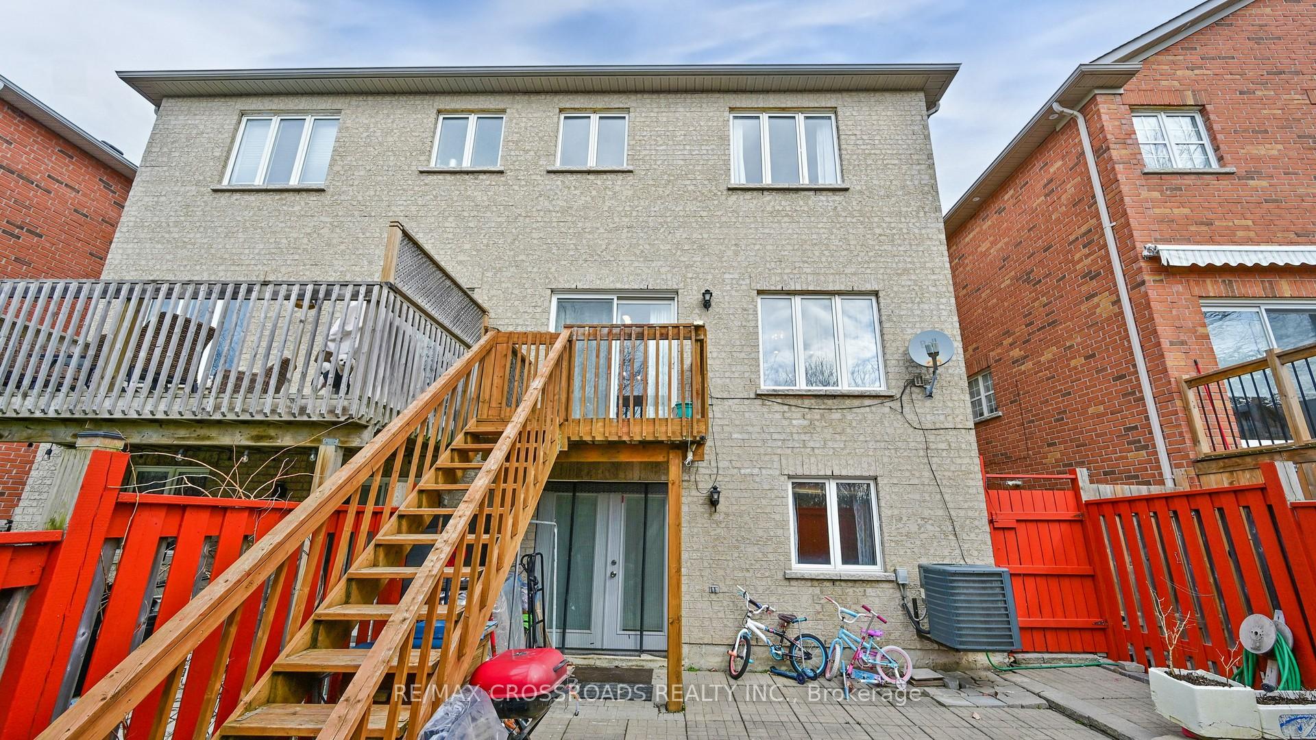 Photo 32 of 68 Arco Circle, Vaughan, Maple — HOMEH
