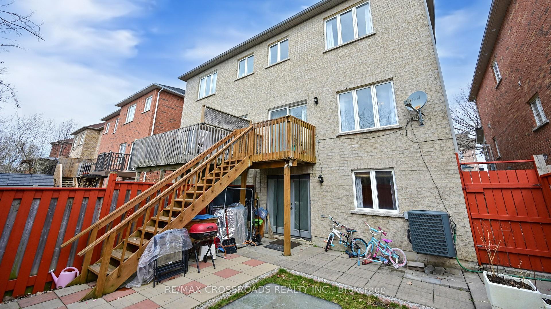 Photo 33 of 68 Arco Circle, Vaughan, Maple — HOMEH