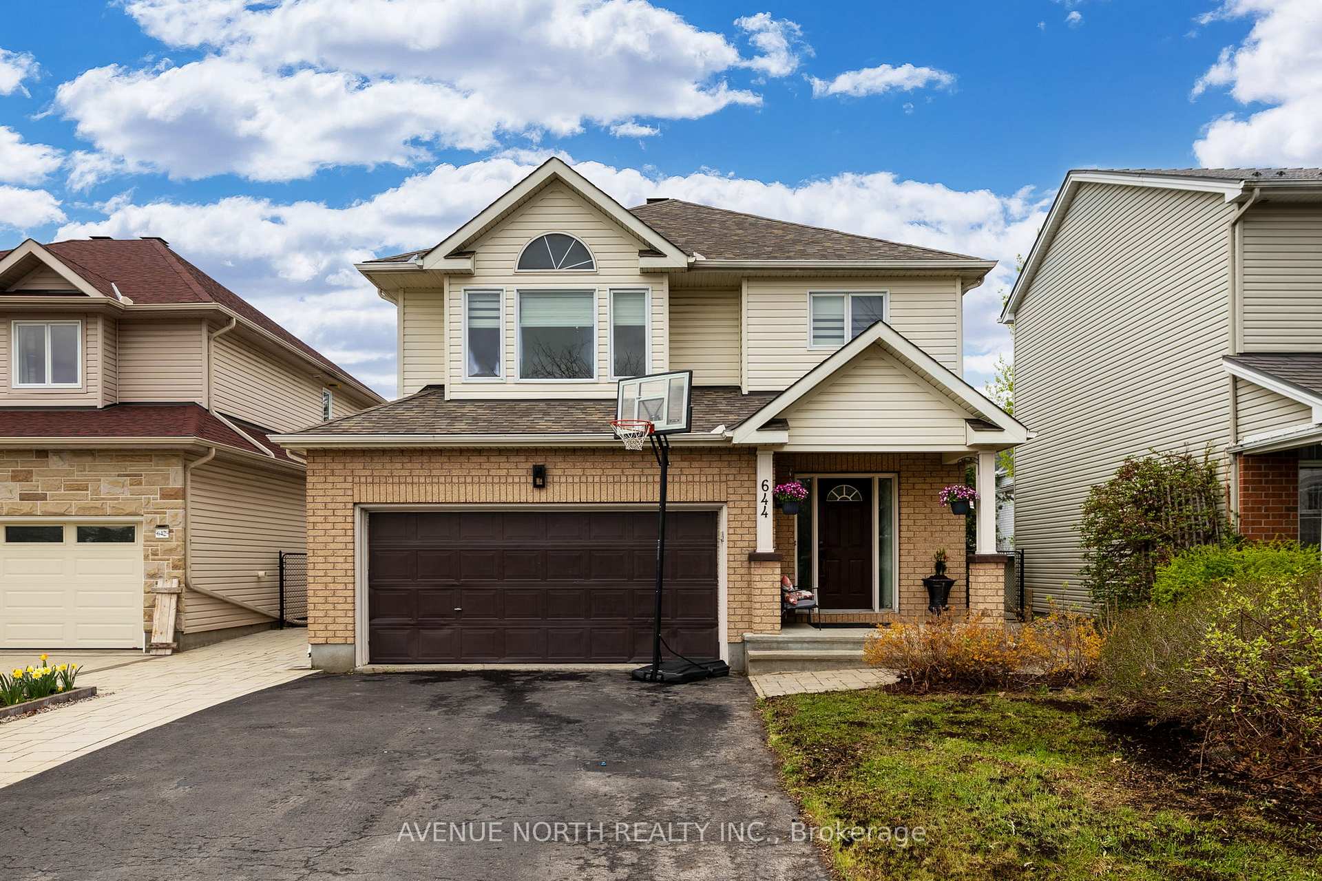 Photo 2 of 644 Devonwood Circle, Ottawa, Blossom Park/Kemp Park/Findlay Creek — HOMEH