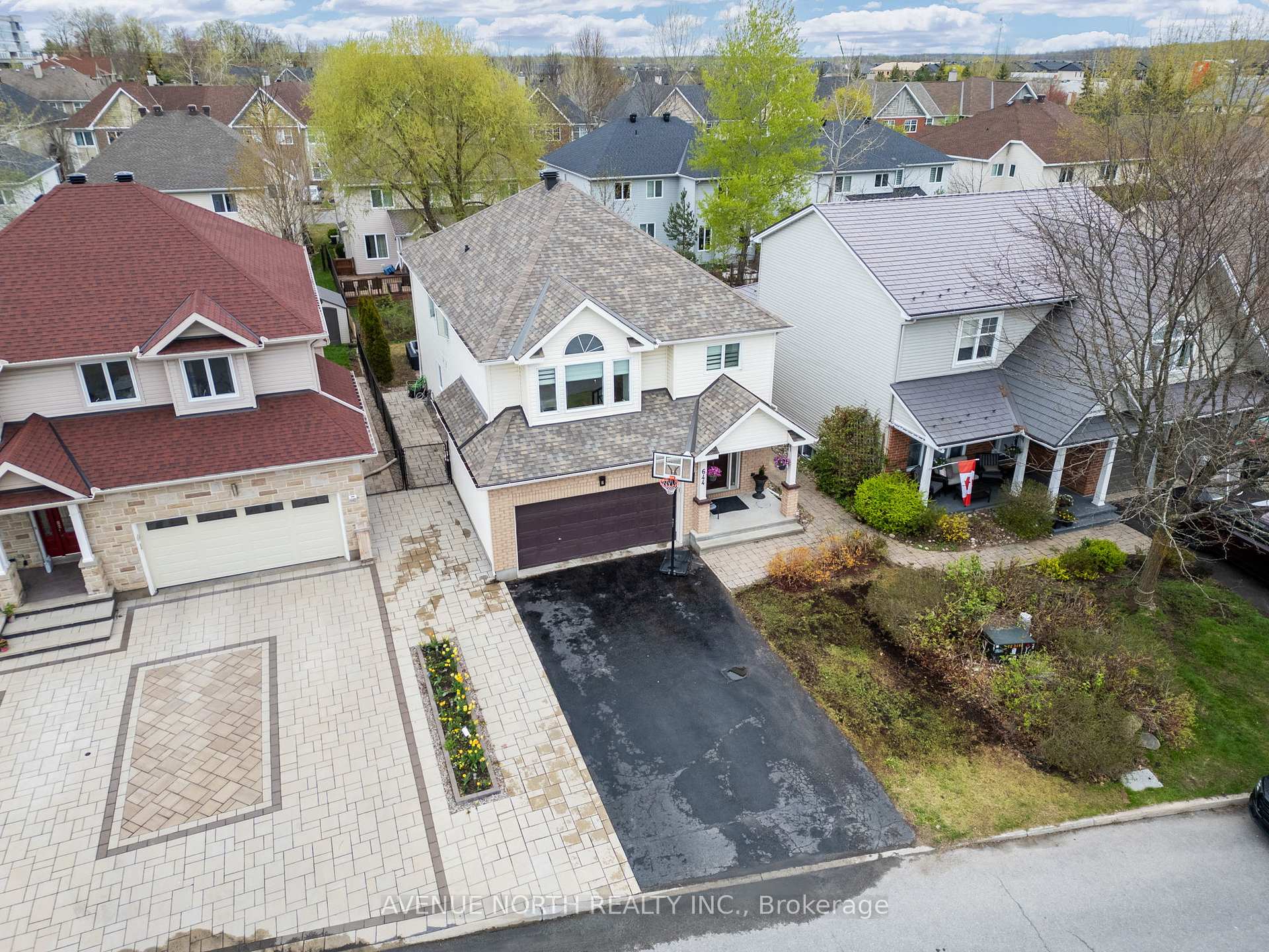 Photo 4 of 644 Devonwood Circle, Ottawa, Blossom Park/Kemp Park/Findlay Creek — HOMEH
