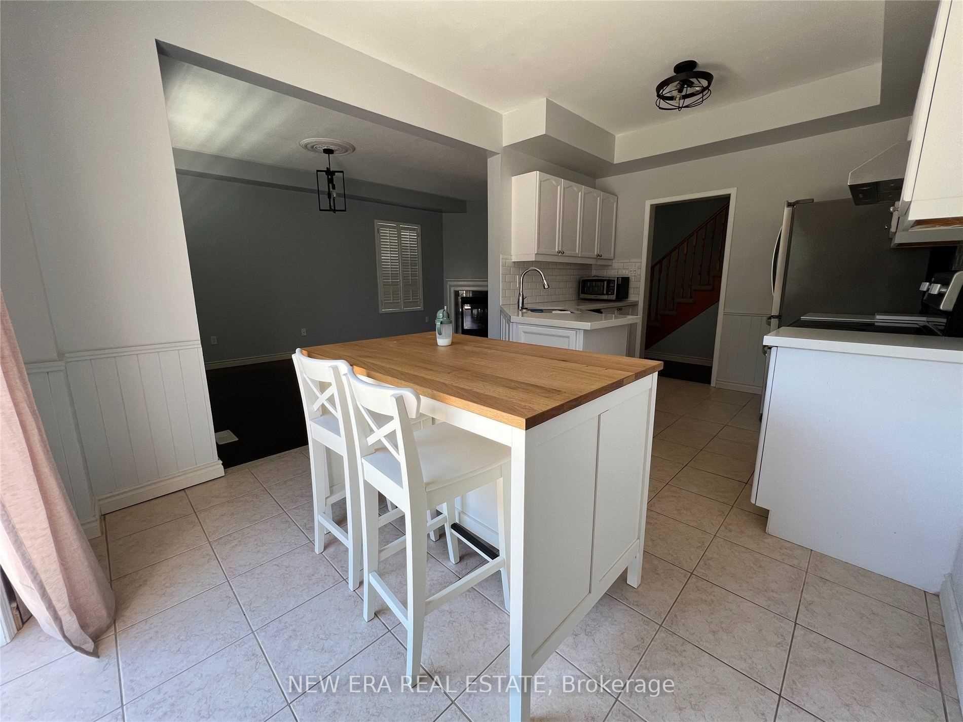 Photo 7 of 21 Northgrove Crescent, Whitby, Brooklin — HOMEH