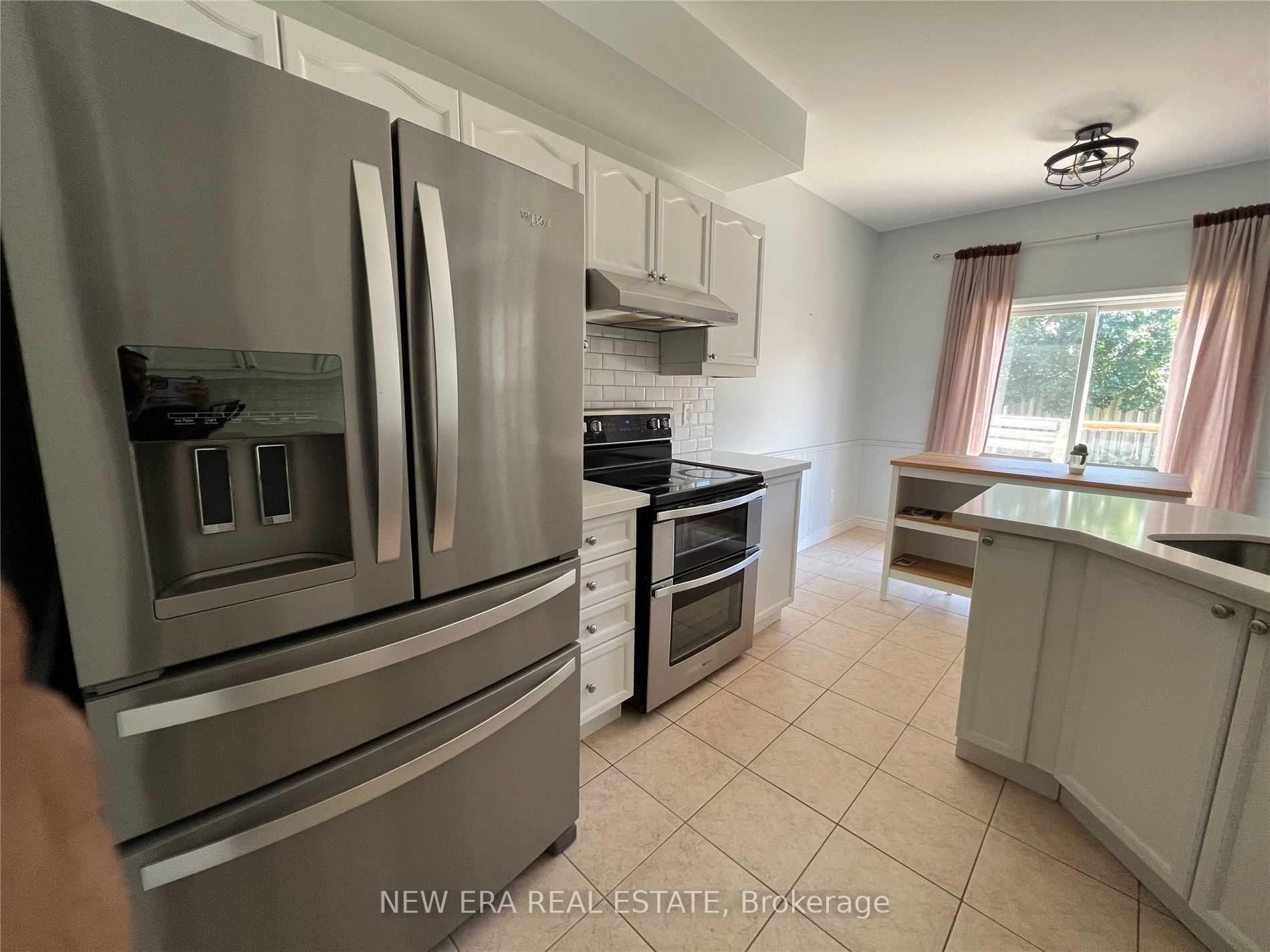 Photo 10 of 21 Northgrove Crescent, Whitby, Brooklin — HOMEH