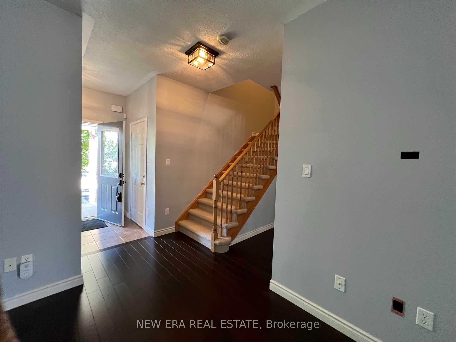 Photo 12 of 21 Northgrove Crescent, Whitby, Brooklin — HOMEH