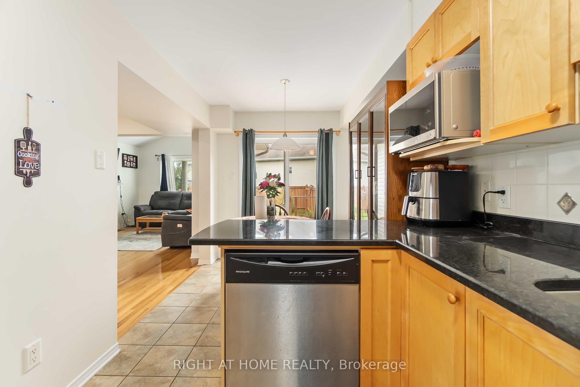Photo 5 of 123 Wolff Crescent, Arnprior — HOMEH