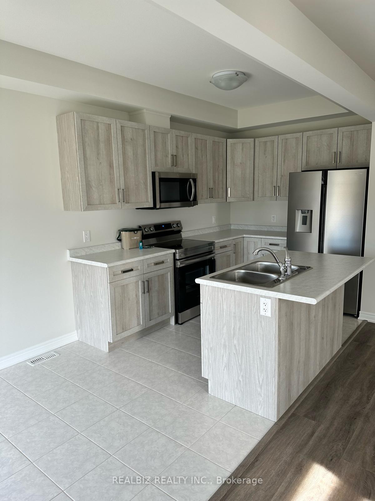Photo 5 of 210 Sunflower Place, Welland, West Welland — HOMEH