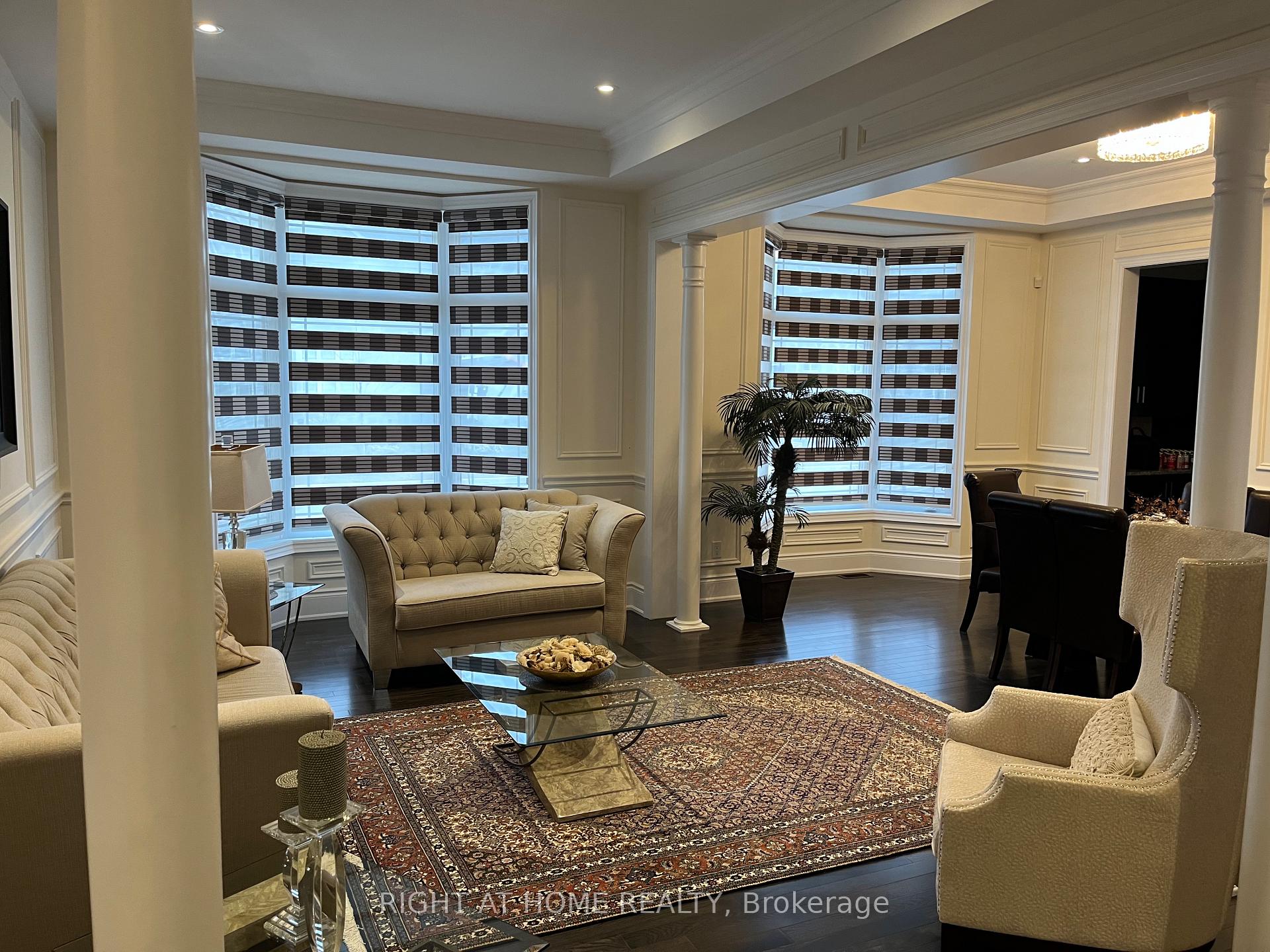 Photo 4 of 2 Chesney Crescent, Vaughan, Kleinburg — HOMEH