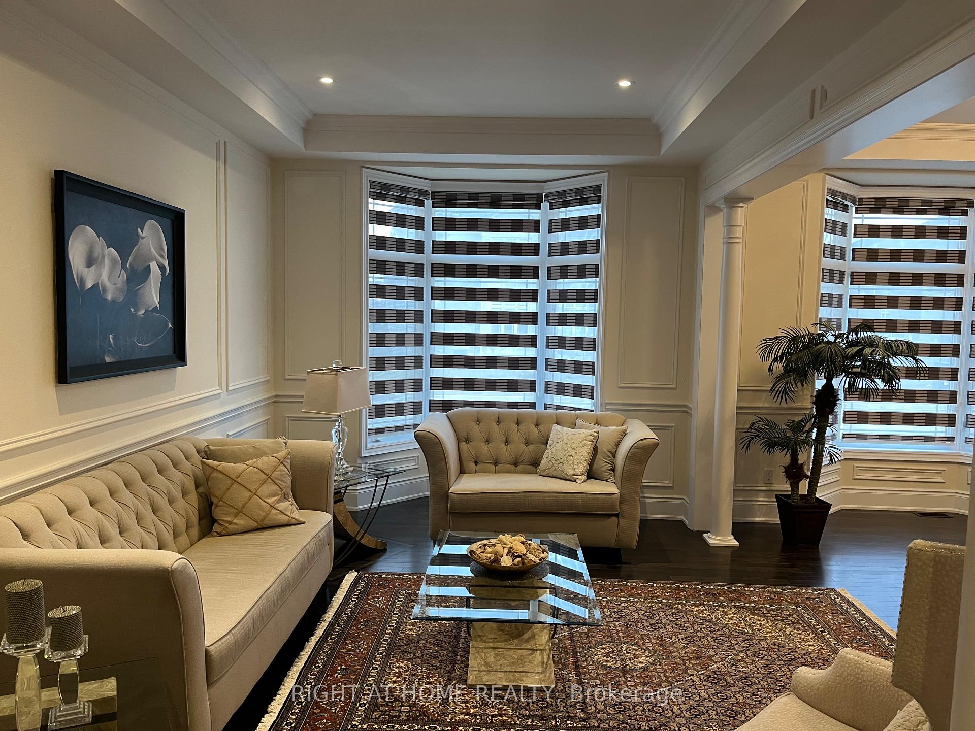 Photo 5 of 2 Chesney Crescent, Vaughan, Kleinburg — HOMEH