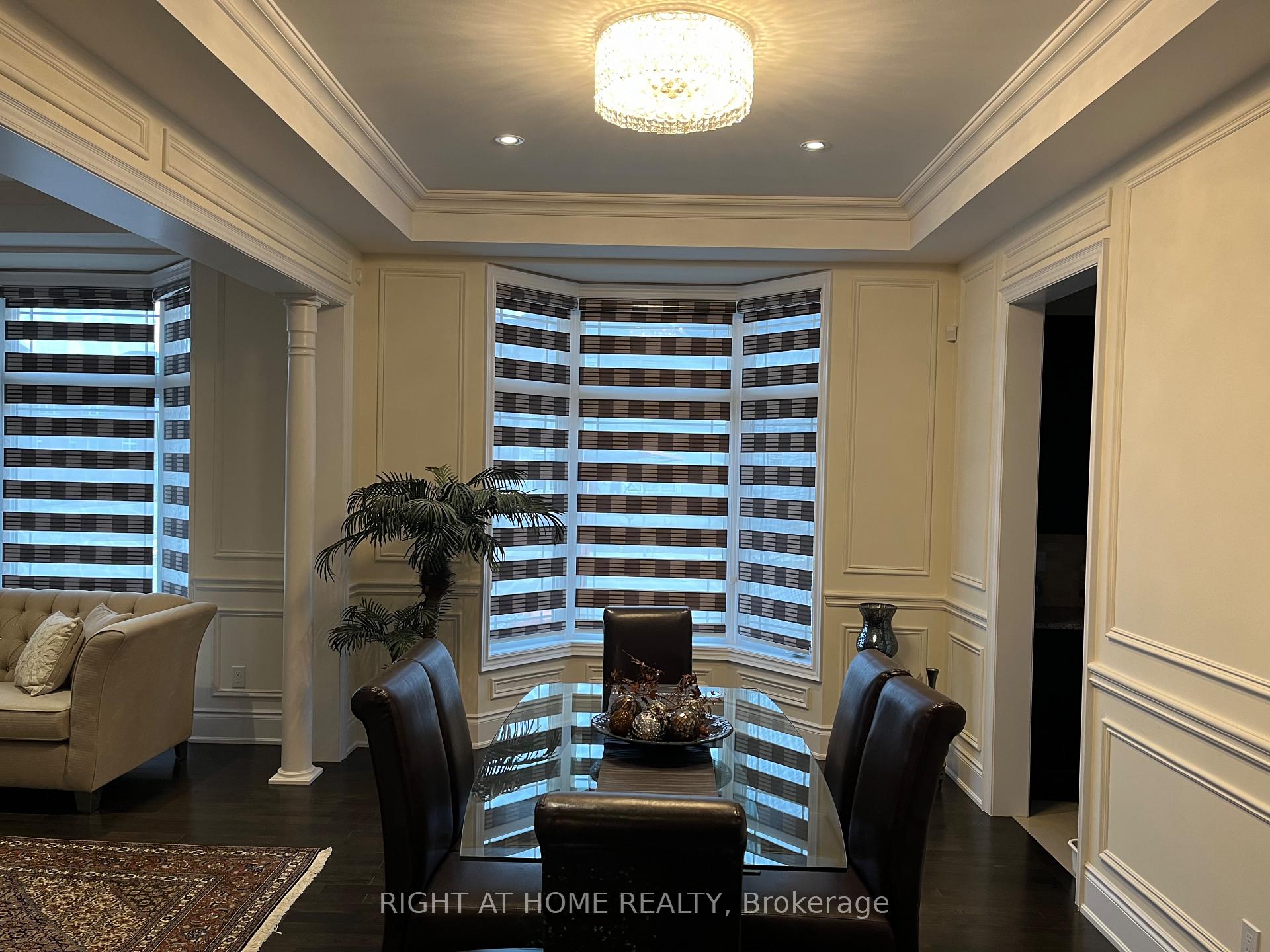 Photo 6 of 2 Chesney Crescent, Vaughan, Kleinburg — HOMEH