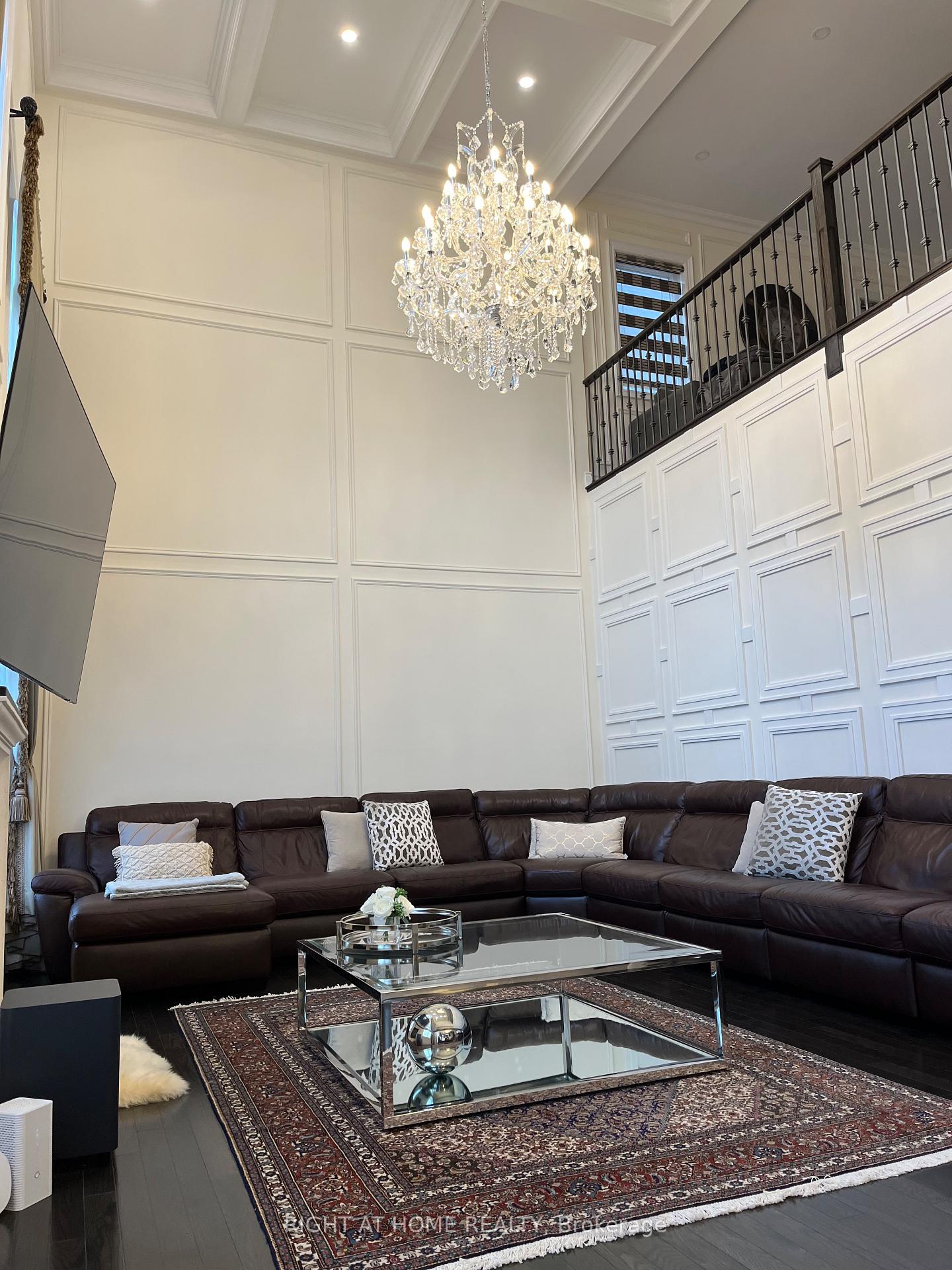 Photo 7 of 2 Chesney Crescent, Vaughan, Kleinburg — HOMEH