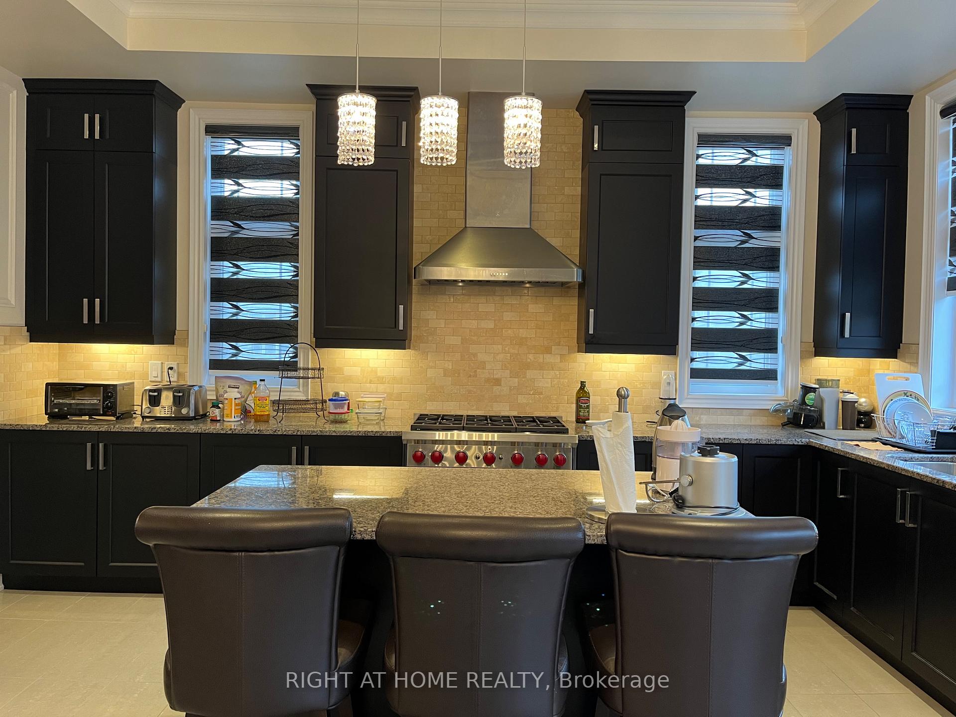 Photo 10 of 2 Chesney Crescent, Vaughan, Kleinburg — HOMEH